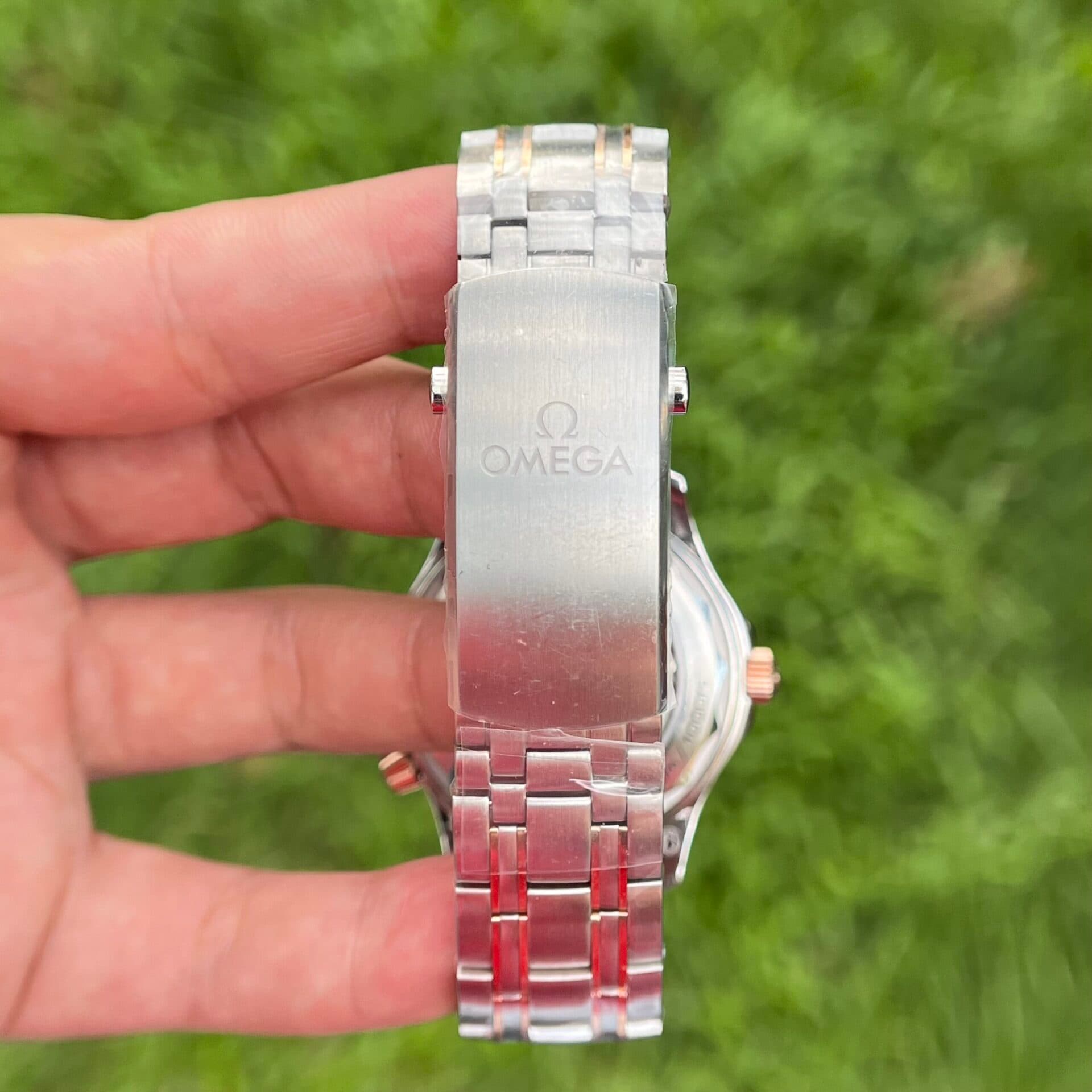 Dong-Ho-Omega-Seamaster-Replica-11-Demi-Rose-Nam-42mm-8-scaled-1