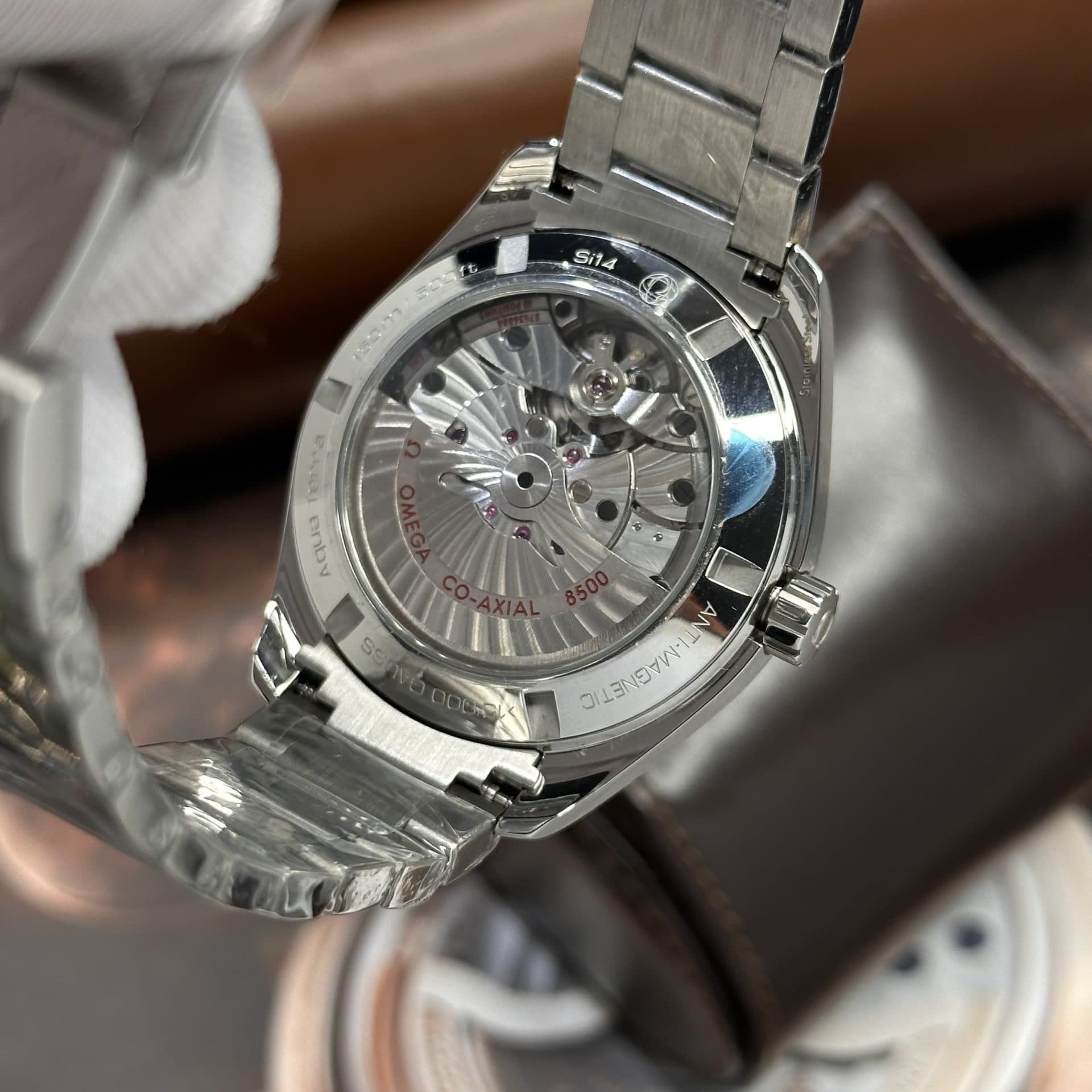 Dong-Ho-Omega-Seamaster-Replica-11-Mat-Xanh-Soc-VSF-4-1
