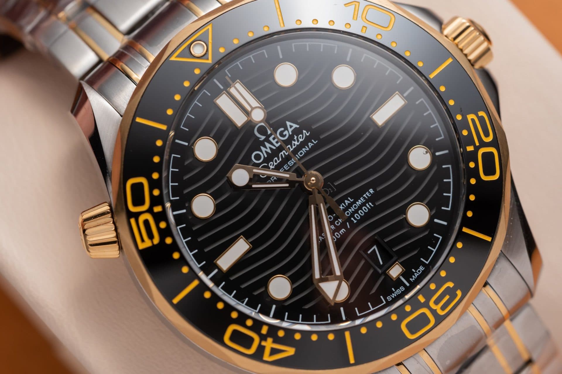 Dong-Ho-Omega-Seamaster-Replica-11-VS-Factory-Demi-Gold-1-1