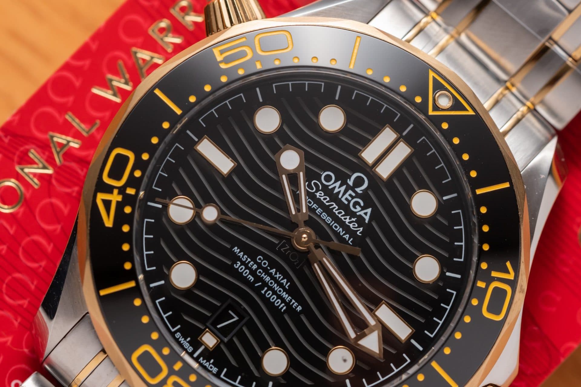 Dong-Ho-Omega-Seamaster-Replica-11-VS-Factory-Demi-Gold-10-1