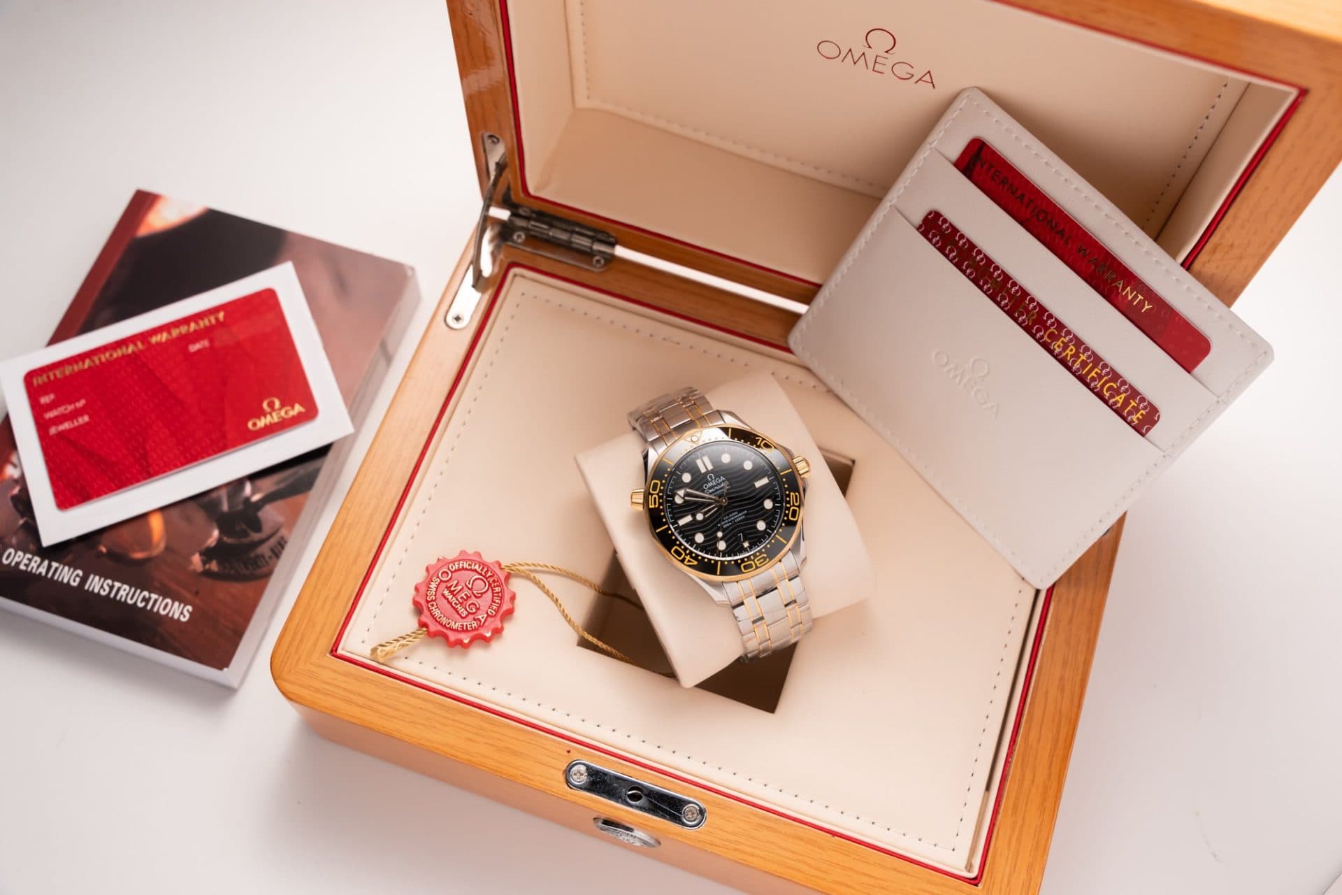 Dong-Ho-Omega-Seamaster-Replica-11-VS-Factory-Demi-Gold-2-1