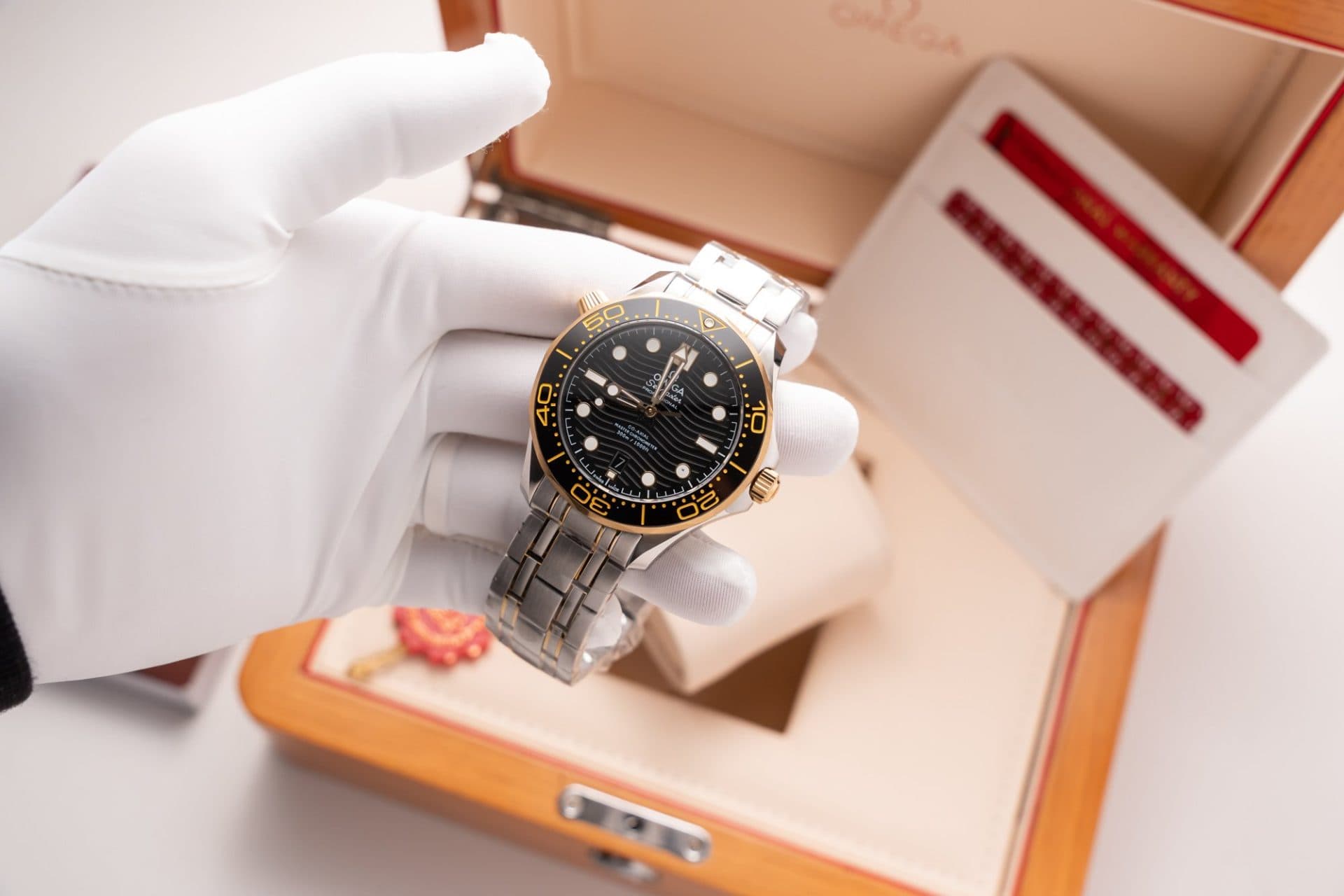 Dong-Ho-Omega-Seamaster-Replica-11-VS-Factory-Demi-Gold-3-1