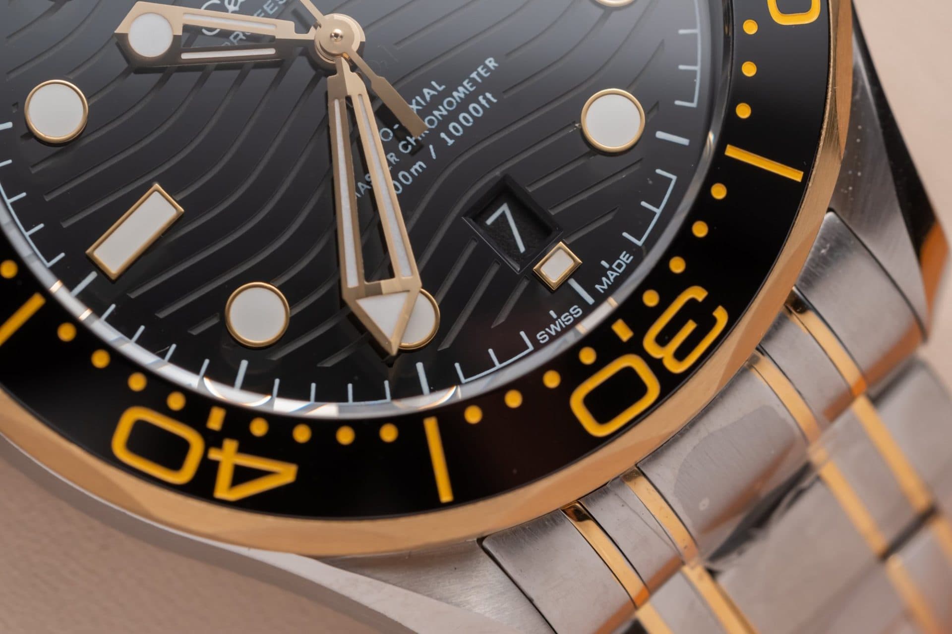 Dong-Ho-Omega-Seamaster-Replica-11-VS-Factory-Demi-Gold-6-1