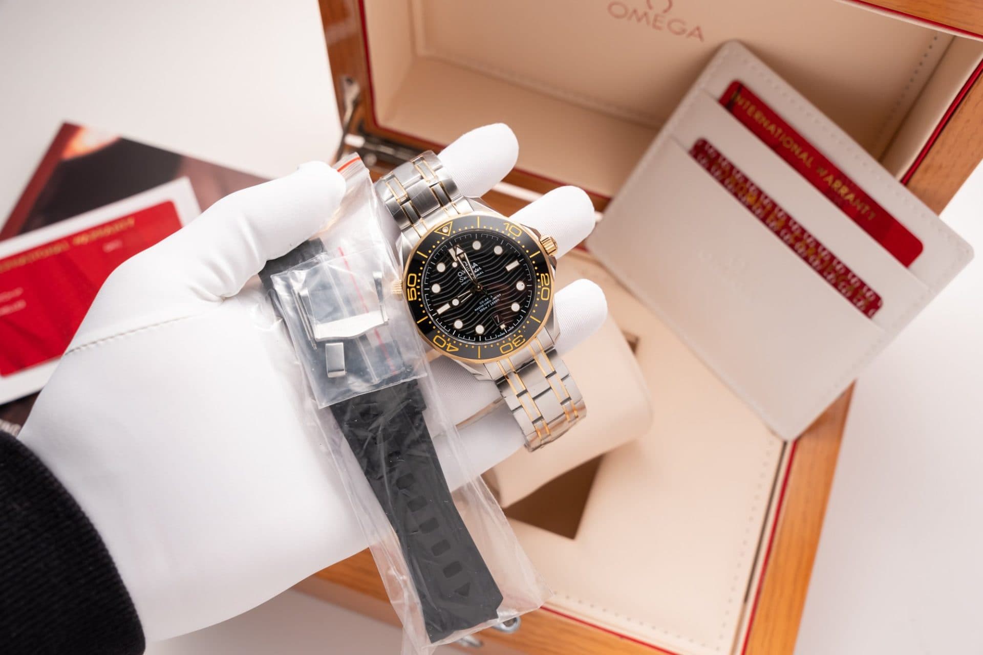 Dong-Ho-Omega-Seamaster-Replica-11-VS-Factory-Demi-Gold-8-1