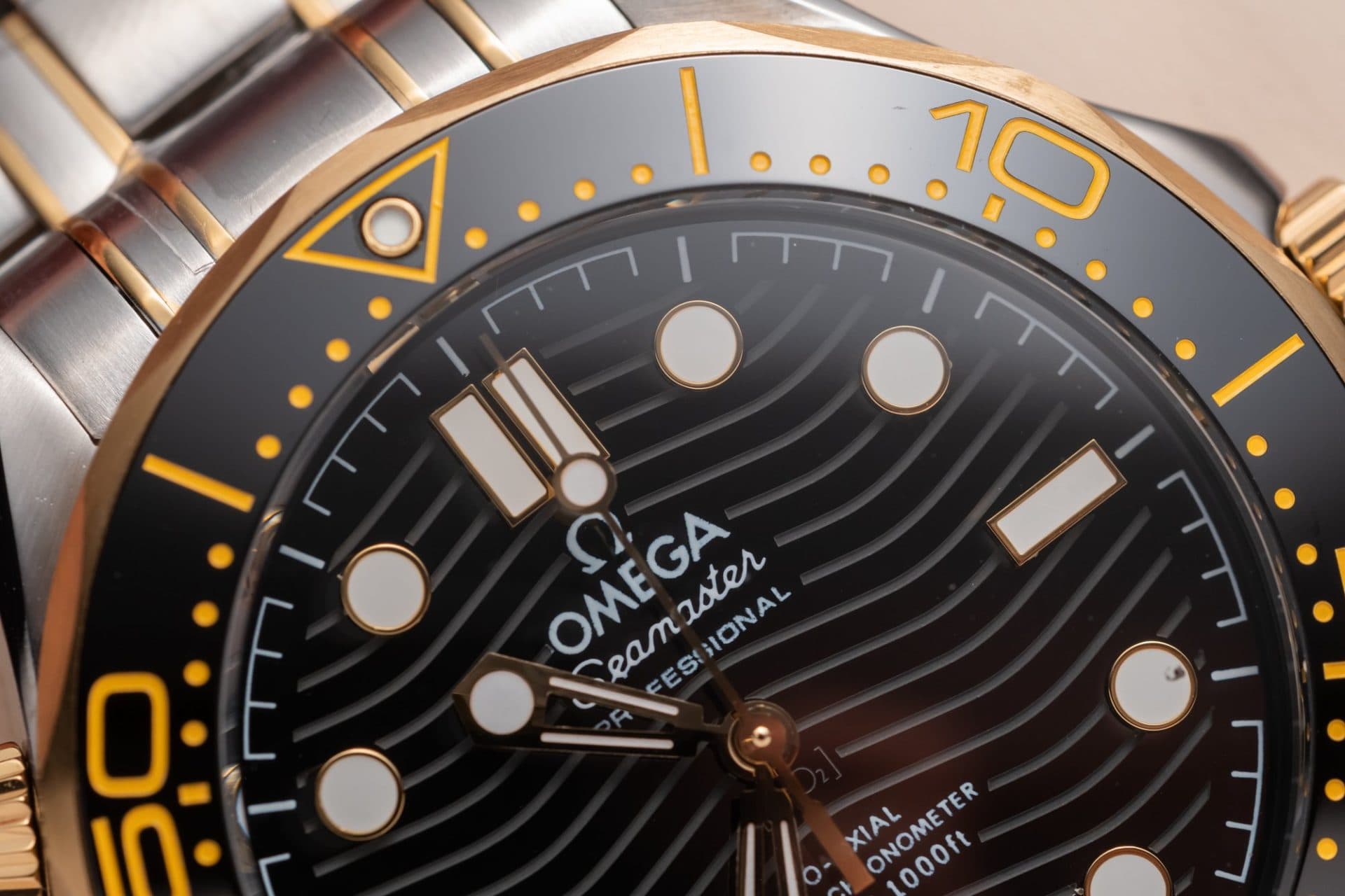 Dong-Ho-Omega-Seamaster-Replica-11-VS-Factory-Demi-Gold-9-1