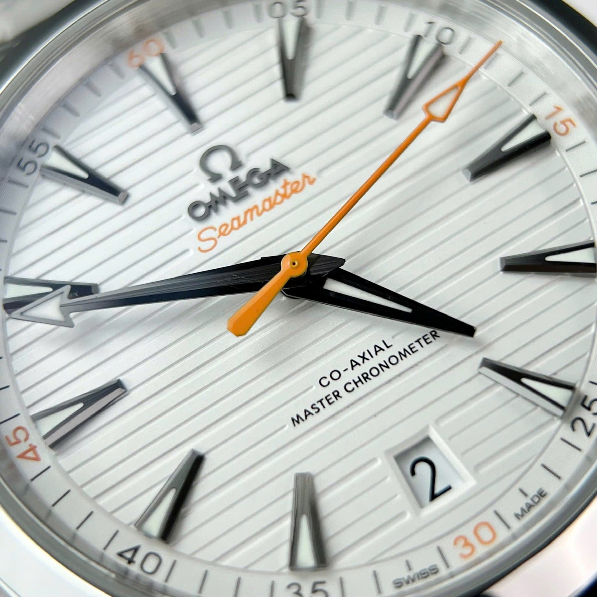 Dong-Ho-Omega-Seamaster-Replica-Cap-Mat-Trang-Nha-May-VS-40mm-3-1