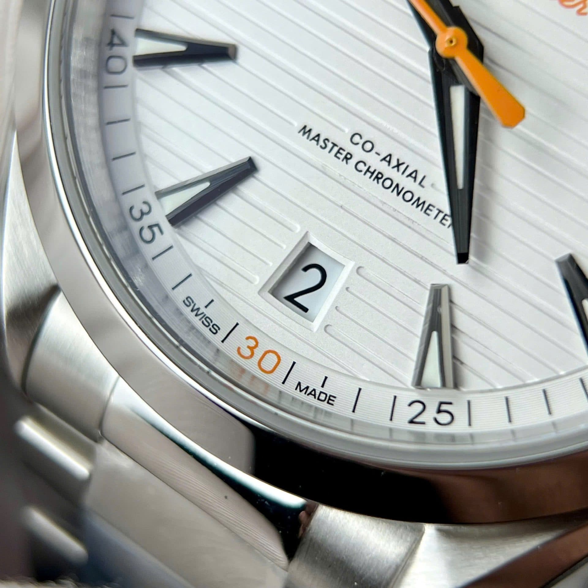 Dong-Ho-Omega-Seamaster-Replica-Cap-Mat-Trang-Nha-May-VS-40mm-4-1