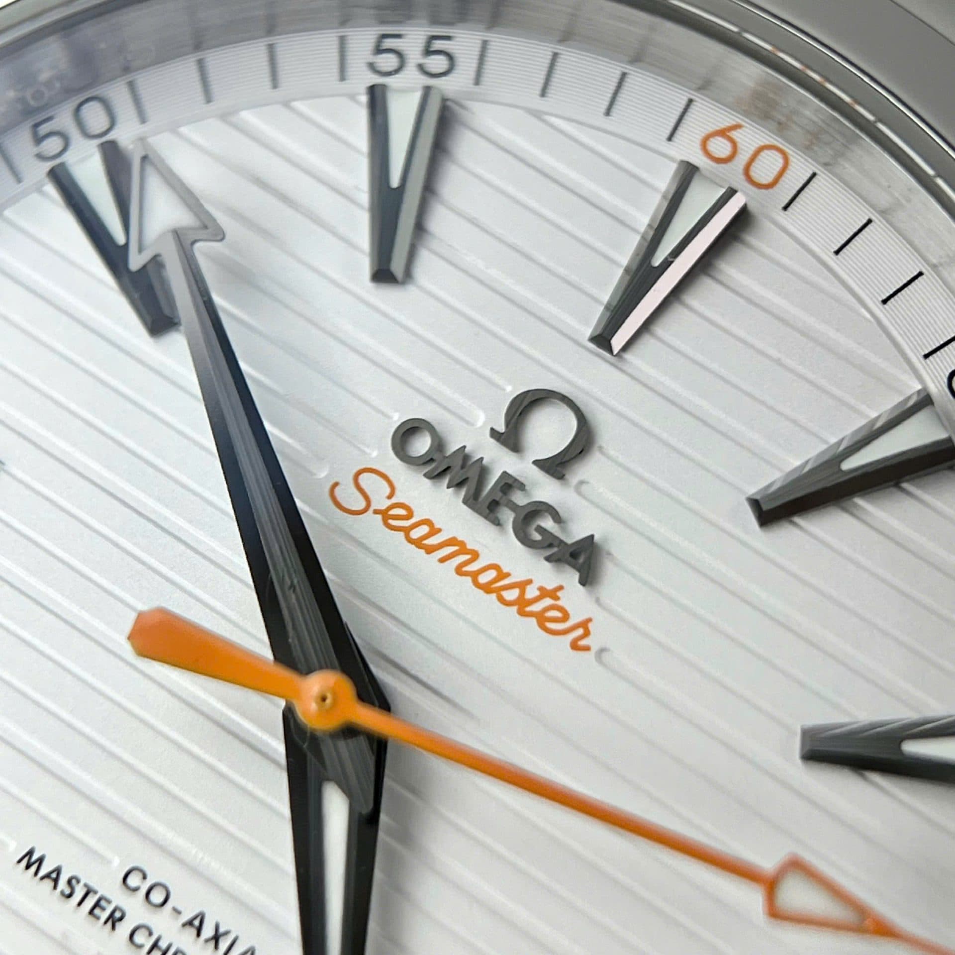 Dong-Ho-Omega-Seamaster-Replica-Cap-Mat-Trang-Nha-May-VS-40mm-5-1