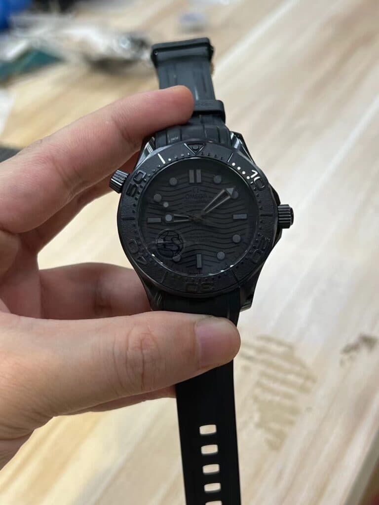 Dong-Ho-Omega-Seamaster-Vo-Gom-Den-Day-Cao-Su-VS-Factory-42mm-2-1
