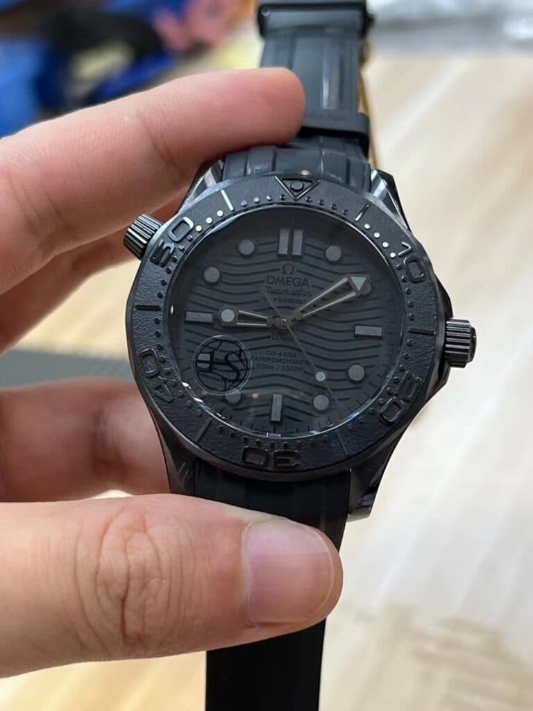 Dong-Ho-Omega-Seamaster-Vo-Gom-Den-Day-Cao-Su-VS-Factory-42mm-5-1