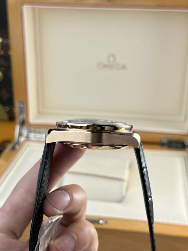 Dong-Ho-Omega-SpeedMaster-MoonWatch-Che-Tac-Mat-Den-Nha-May-RM-44mm-5-1