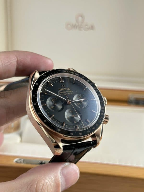 Dong-Ho-Omega-SpeedMaster-MoonWatch-Che-Tac-Mat-Den-Nha-May-RM-44mm-8-1