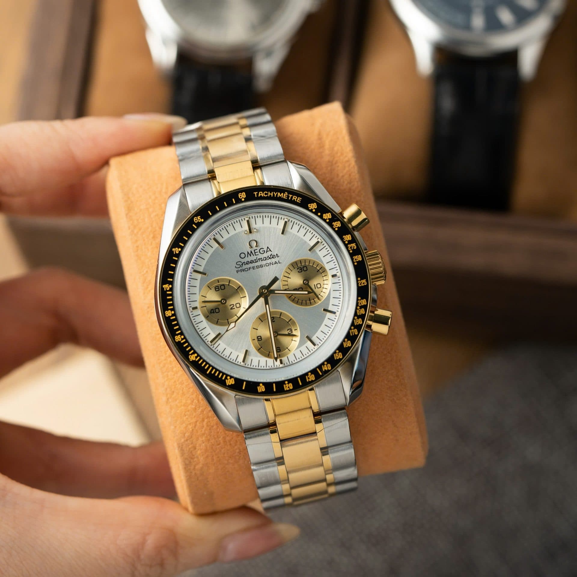 Dong-Ho-Omega-SpeedMaster-MoonWatch-Chronogarph-Demi-Gold-Rep-11-Cao-Cap-42mm-3-1
