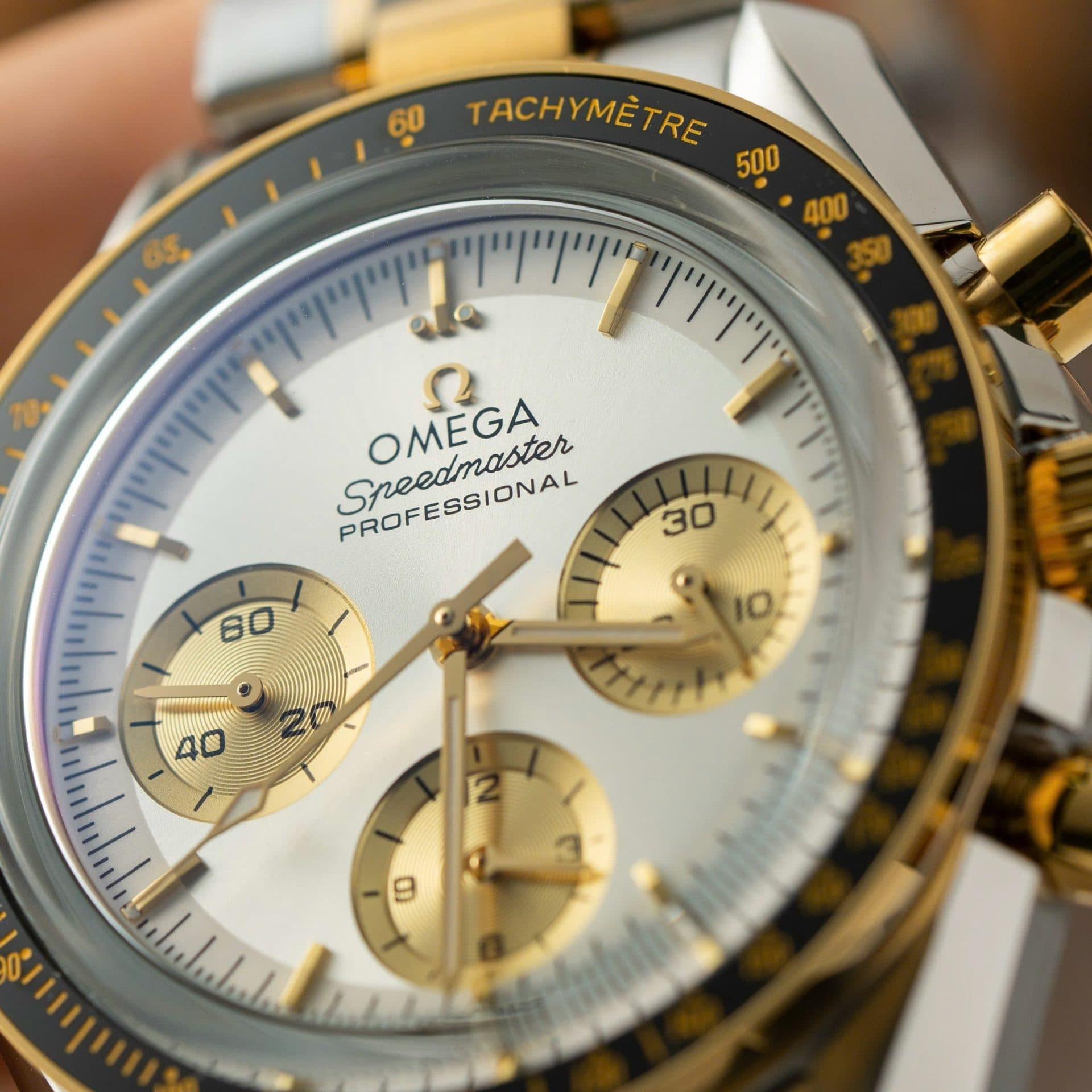 Dong-Ho-Omega-SpeedMaster-MoonWatch-Chronogarph-Demi-Gold-Rep-11-Cao-Cap-42mm-9-1