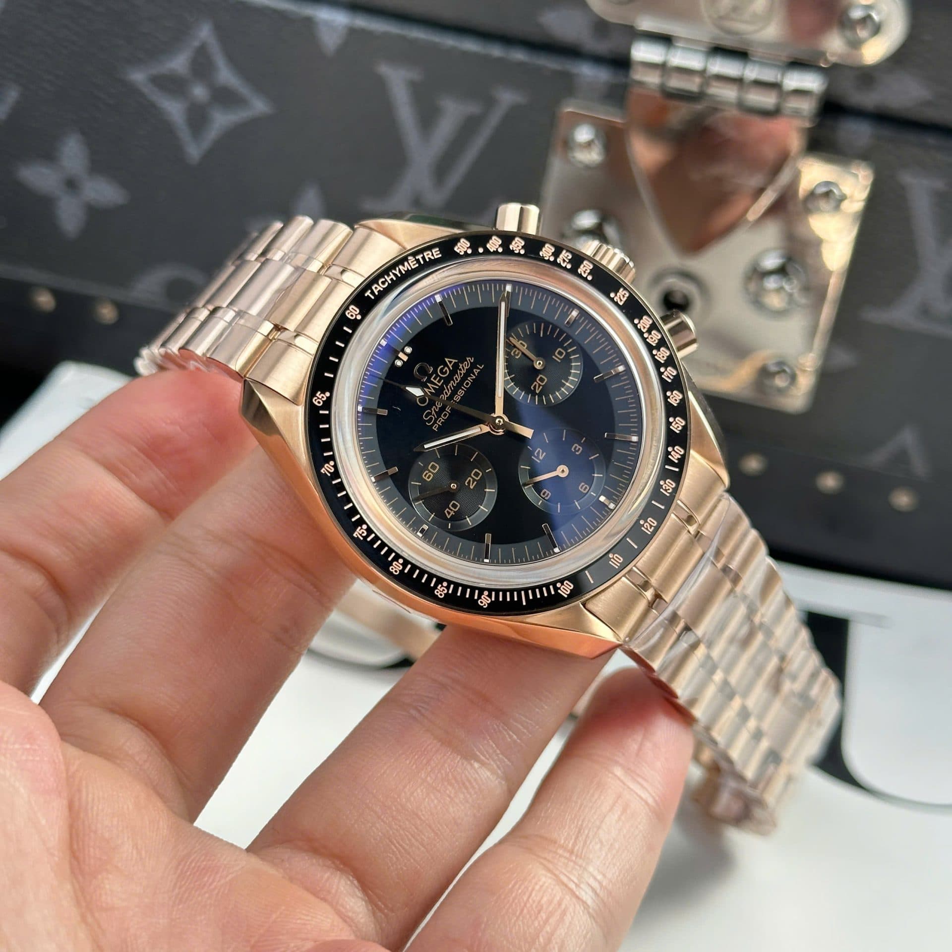Dong-Ho-Omega-SpeedMaster-MoonWatch-Ma-Vang-Hong-Nha-May-OM-42mm-3-1