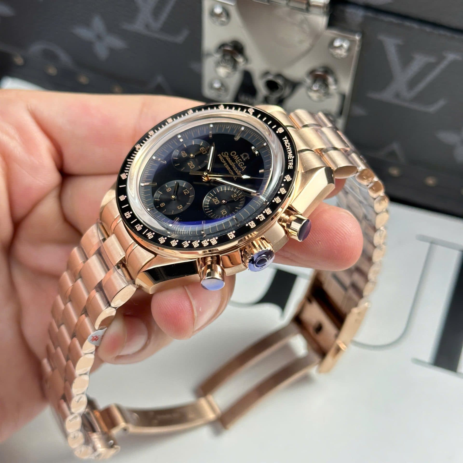 Dong-Ho-Omega-SpeedMaster-MoonWatch-Ma-Vang-Hong-Nha-May-OM-42mm-4-1
