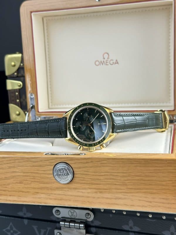 Dong-Ho-Omega-Speedmaster-Moonwatch-Replica-11-Mat-Xanh-La-RM-Factory-44mm-1-1
