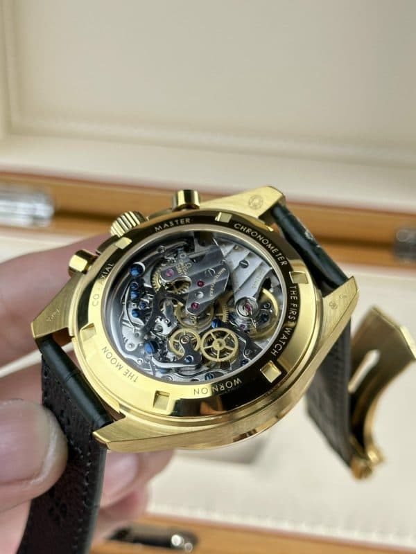 Dong-Ho-Omega-Speedmaster-Moonwatch-Replica-11-Mat-Xanh-La-RM-Factory-44mm-3-1