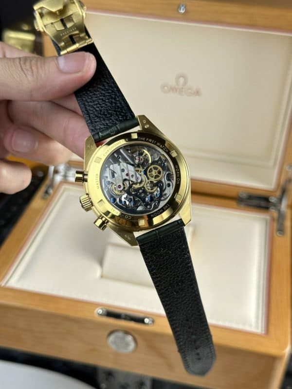 Dong-Ho-Omega-Speedmaster-Moonwatch-Replica-11-Mat-Xanh-La-RM-Factory-44mm-4-1