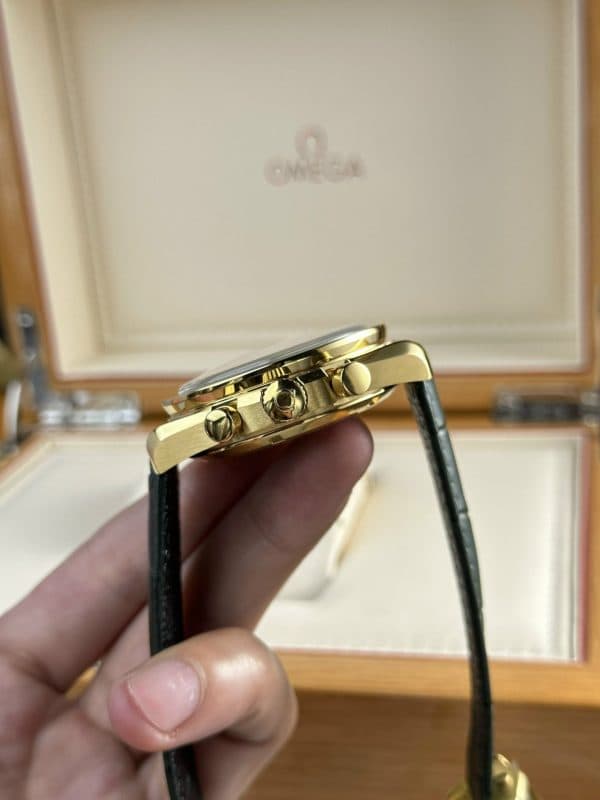 Dong-Ho-Omega-Speedmaster-Moonwatch-Replica-11-Mat-Xanh-La-RM-Factory-44mm-5-1