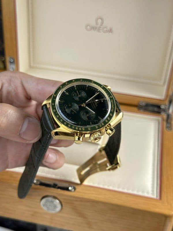 Dong-Ho-Omega-Speedmaster-Moonwatch-Replica-11-Mat-Xanh-La-RM-Factory-44mm-7-1