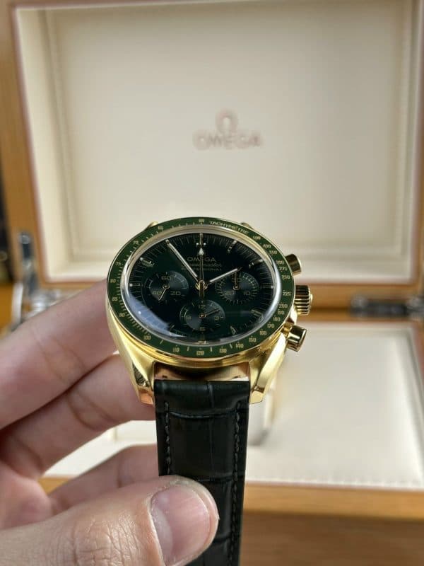 Dong-Ho-Omega-Speedmaster-Moonwatch-Replica-11-Mat-Xanh-La-RM-Factory-44mm-8-1