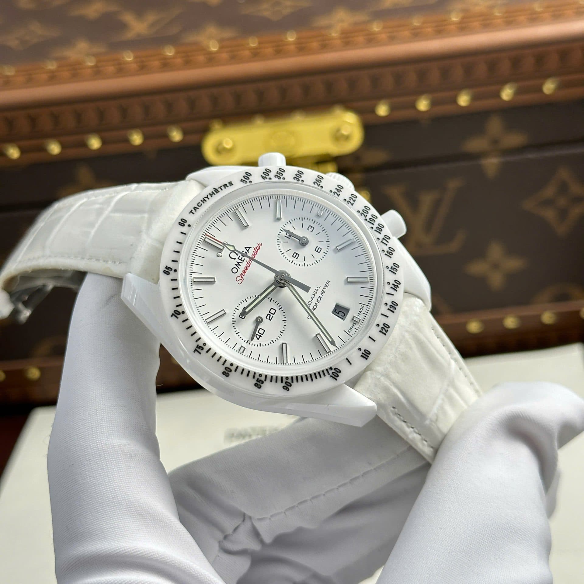 Dong-Ho-Omega-Speedmaster-White-Side-of-The-Moon-Che-Tac-Gom-Trang-N1-44mm-5-1