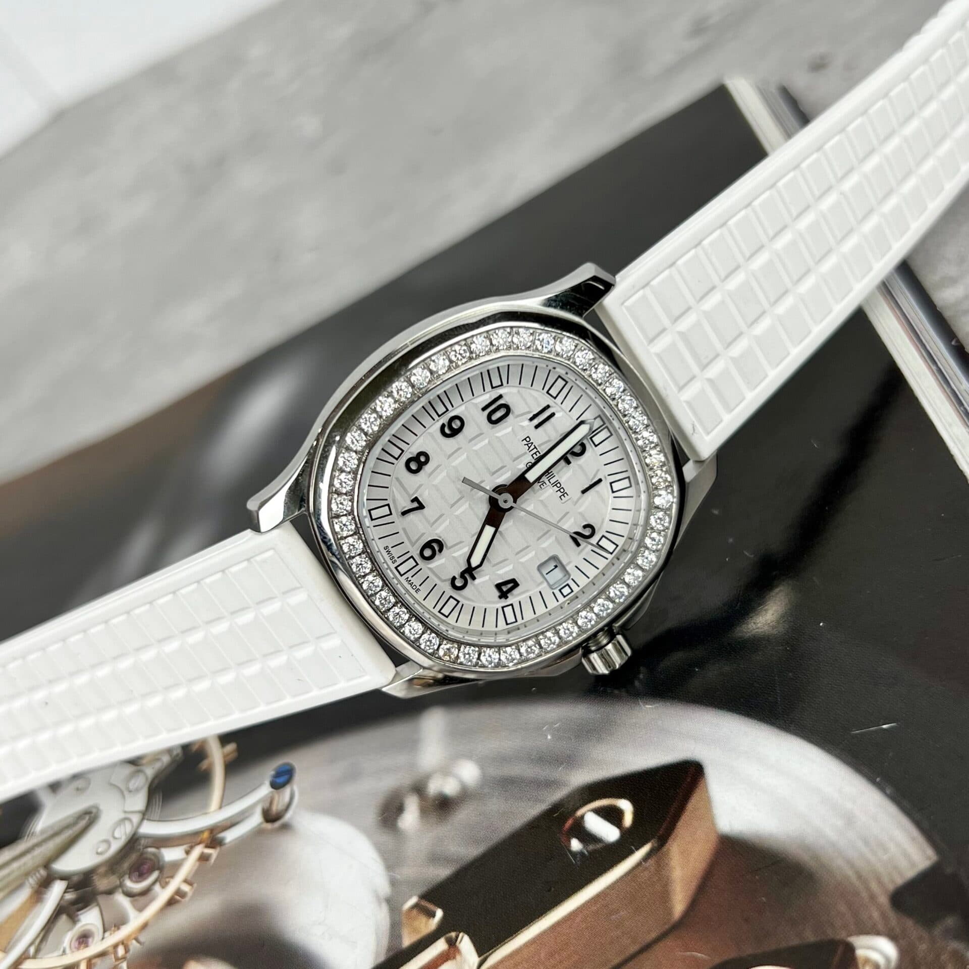Dong-Ho-Patek-Philippe-Aquanaut-5067A-Dinh-Kim-Cuong-Moissanite-3-1