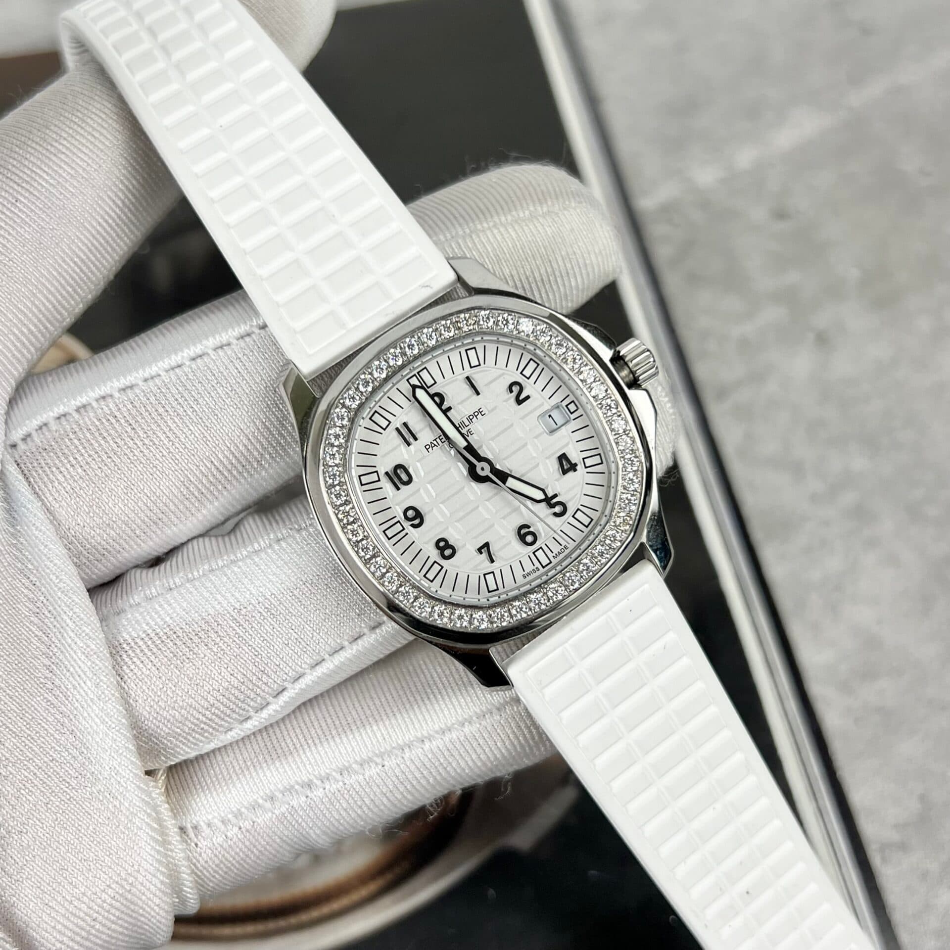 Dong-Ho-Patek-Philippe-Aquanaut-5067A-Dinh-Kim-Cuong-Moissanite-5-1