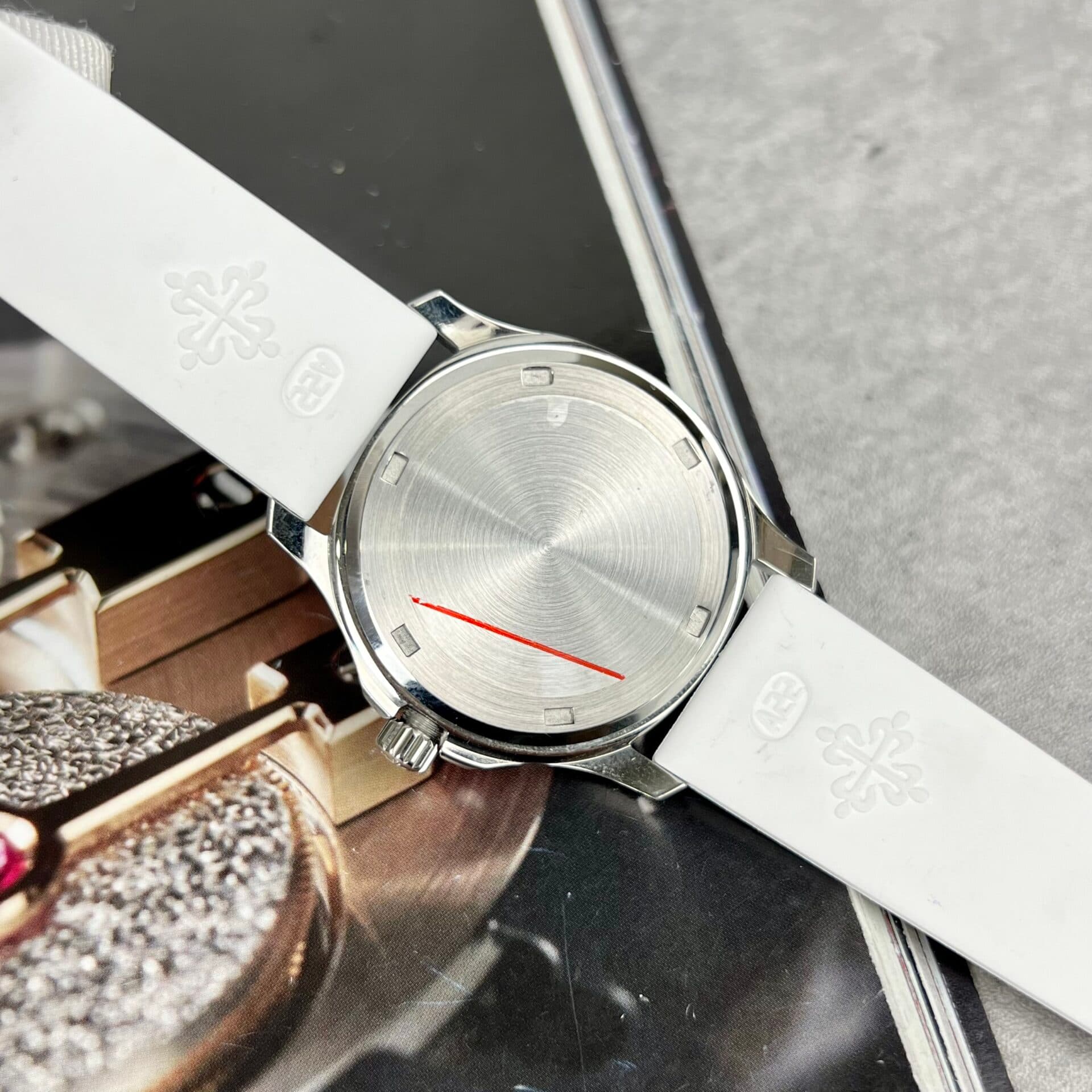 Dong-Ho-Patek-Philippe-Aquanaut-5067A-Dinh-Kim-Cuong-Moissanite-6-1