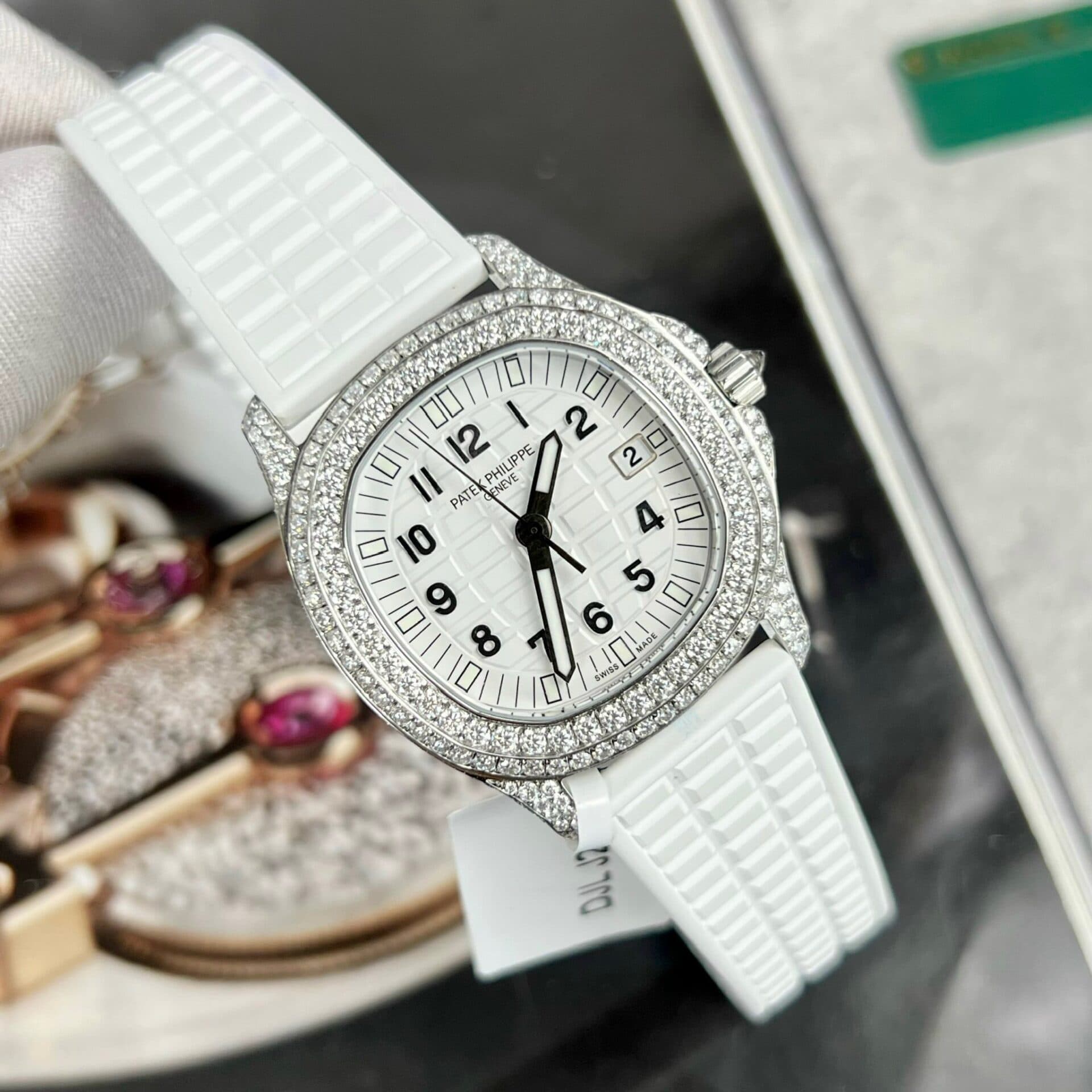 Dong-Ho-Patek-Philippe-Aquanaut-5069G-Do-Moissanite-Replica-11-PPF-3-1