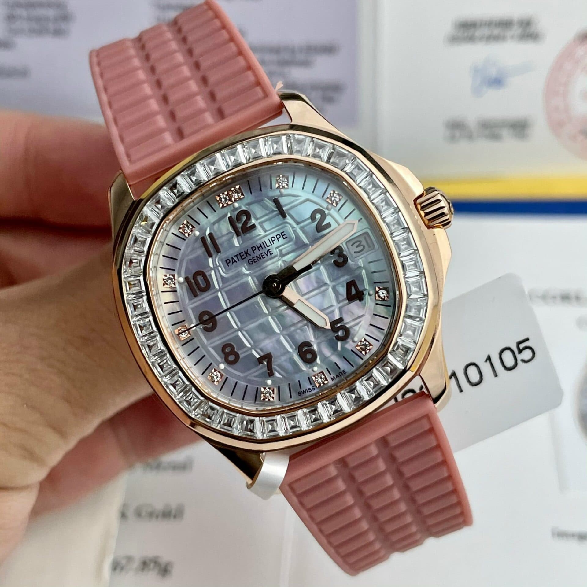 Dong-Ho-Patek-Philippe-Aquanaut-5072R-Boc-Vang-Do-Kim-Cuong-Moissanite-35-2-1
