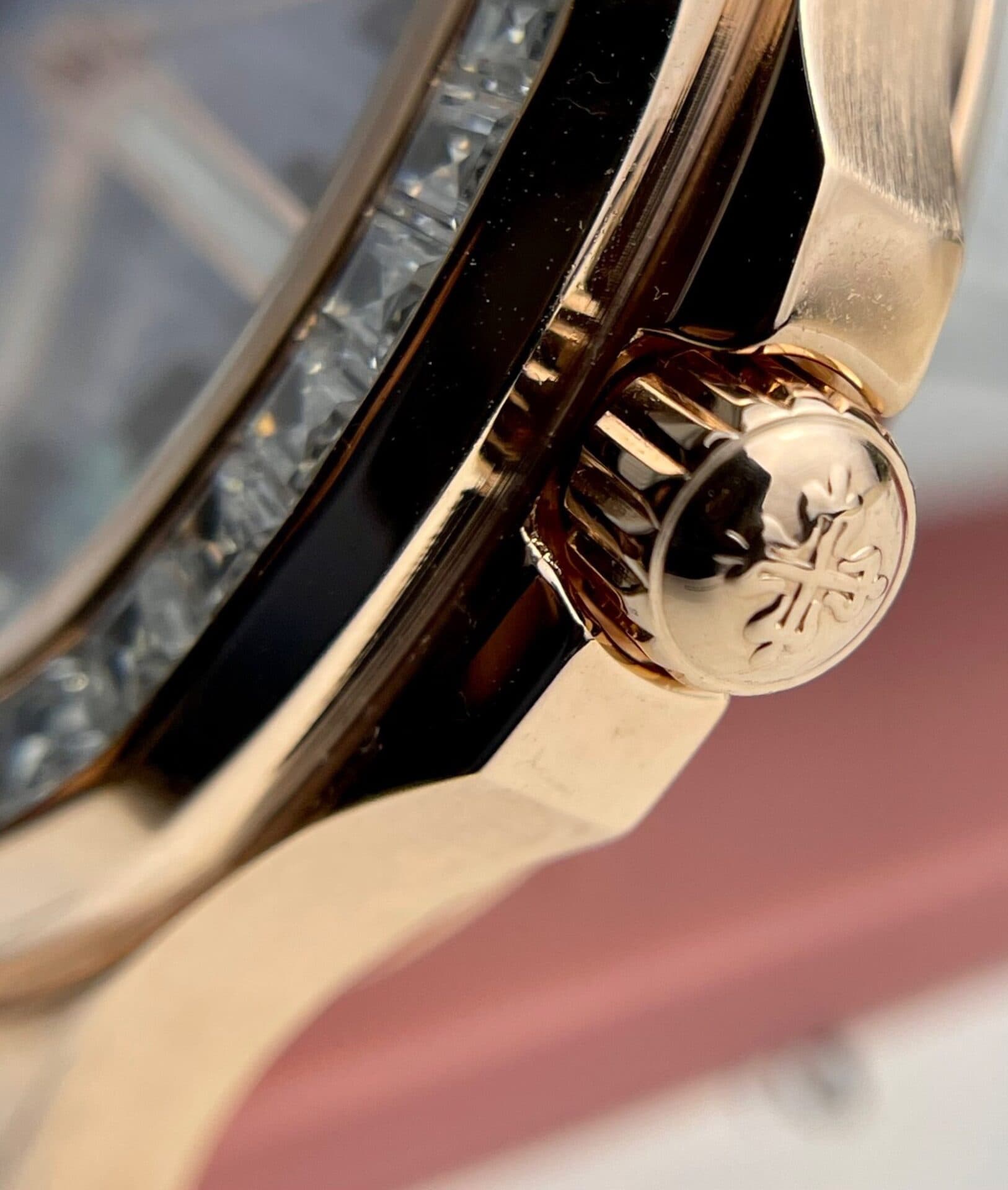 Dong-Ho-Patek-Philippe-Aquanaut-5072R-Boc-Vang-Do-Kim-Cuong-Moissanite-35-6-1
