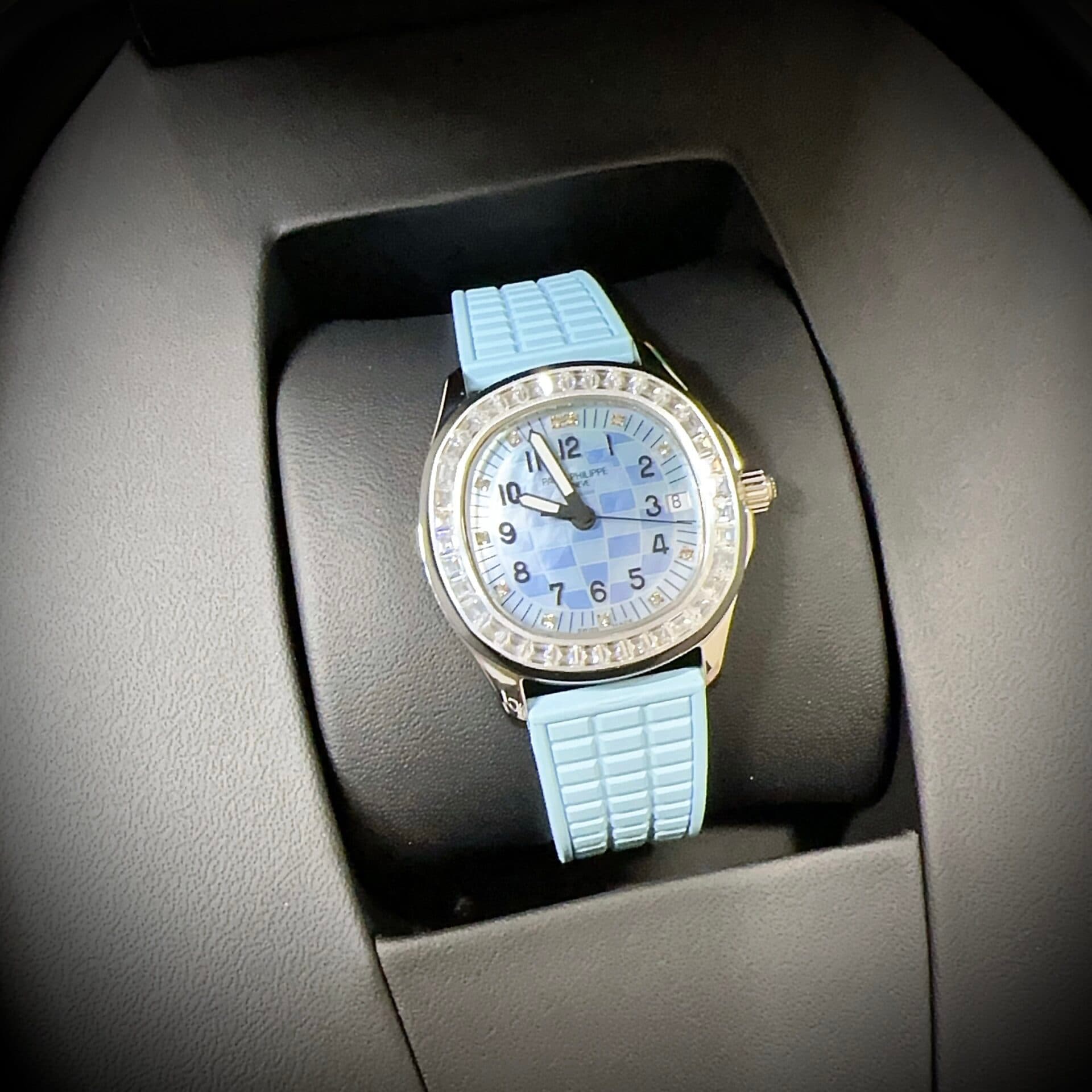 Dong-Ho-Patek-Philippe-Aquanaut-5072R-Mau-Xanh-Duong-Dinh-Da-PPF-4-1