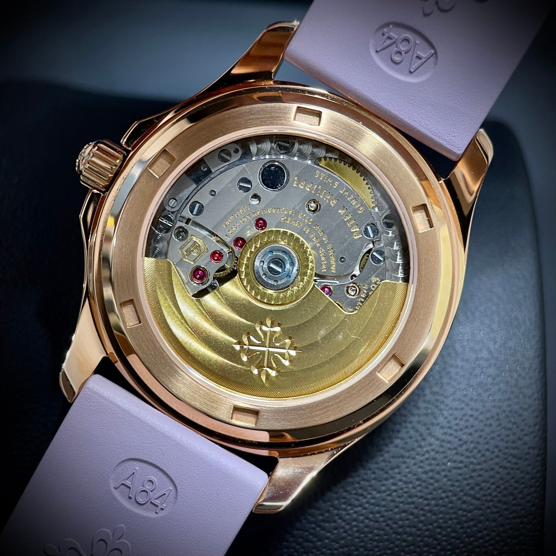 Dong-Ho-Patek-Philippe-Aquanaut-5072R-Nu-Mau-Hong-PPF-5-1