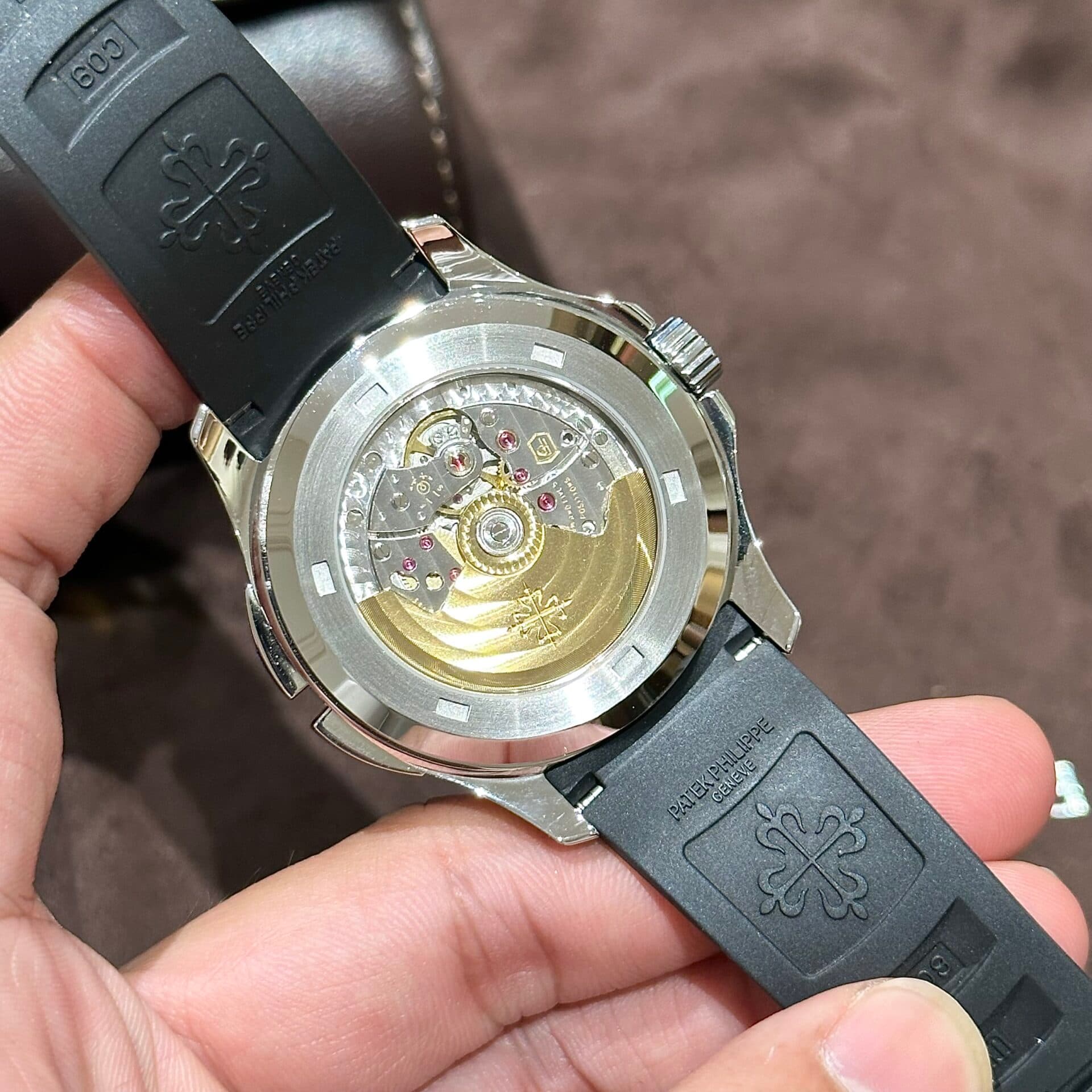 Dong-Ho-Patek-Philippe-Aquanaut-5164A-Replica-11-Cao-Cap-40-7-1