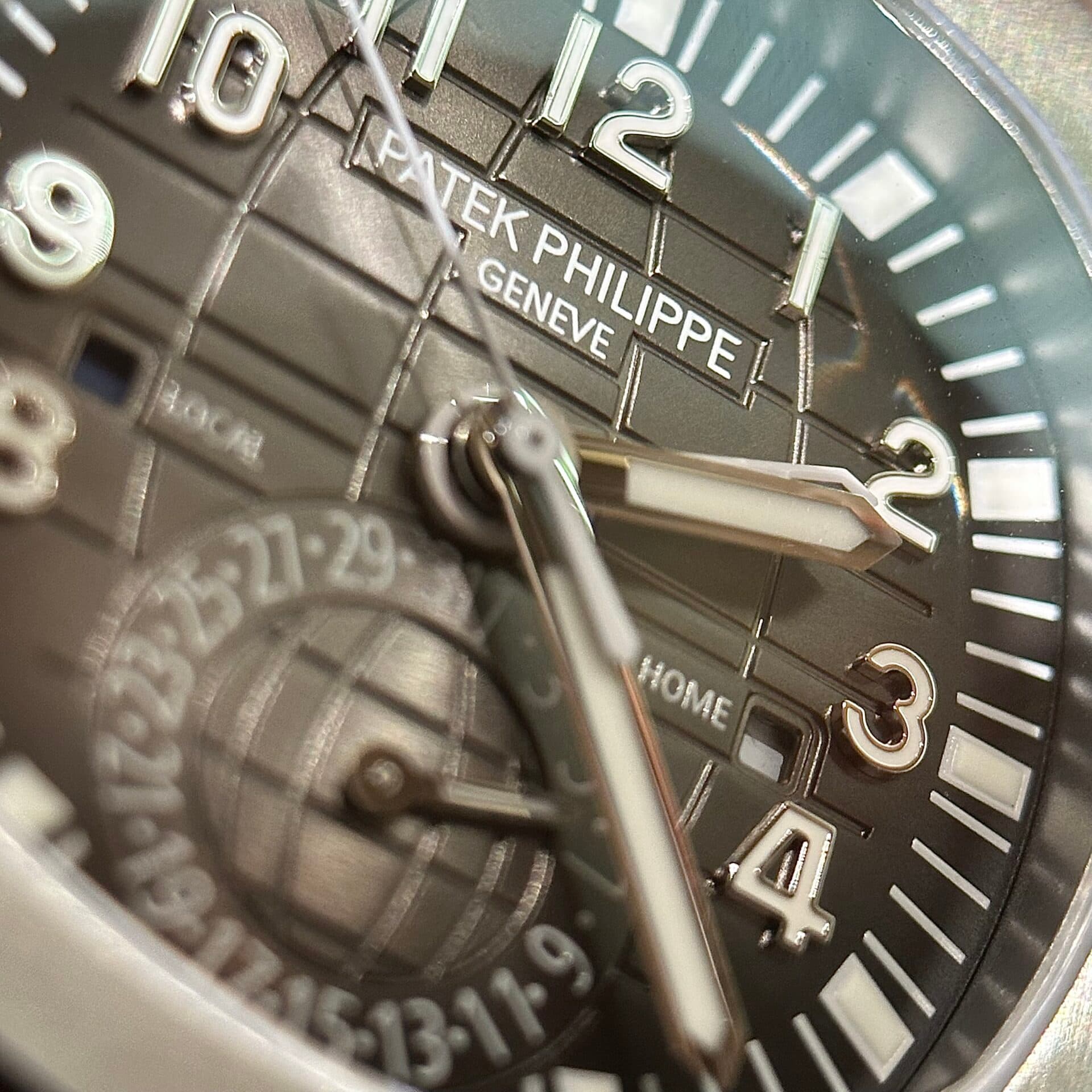 Dong-Ho-Patek-Philippe-Aquanaut-5164A-Replica-11-Cao-Cap-40-8-1