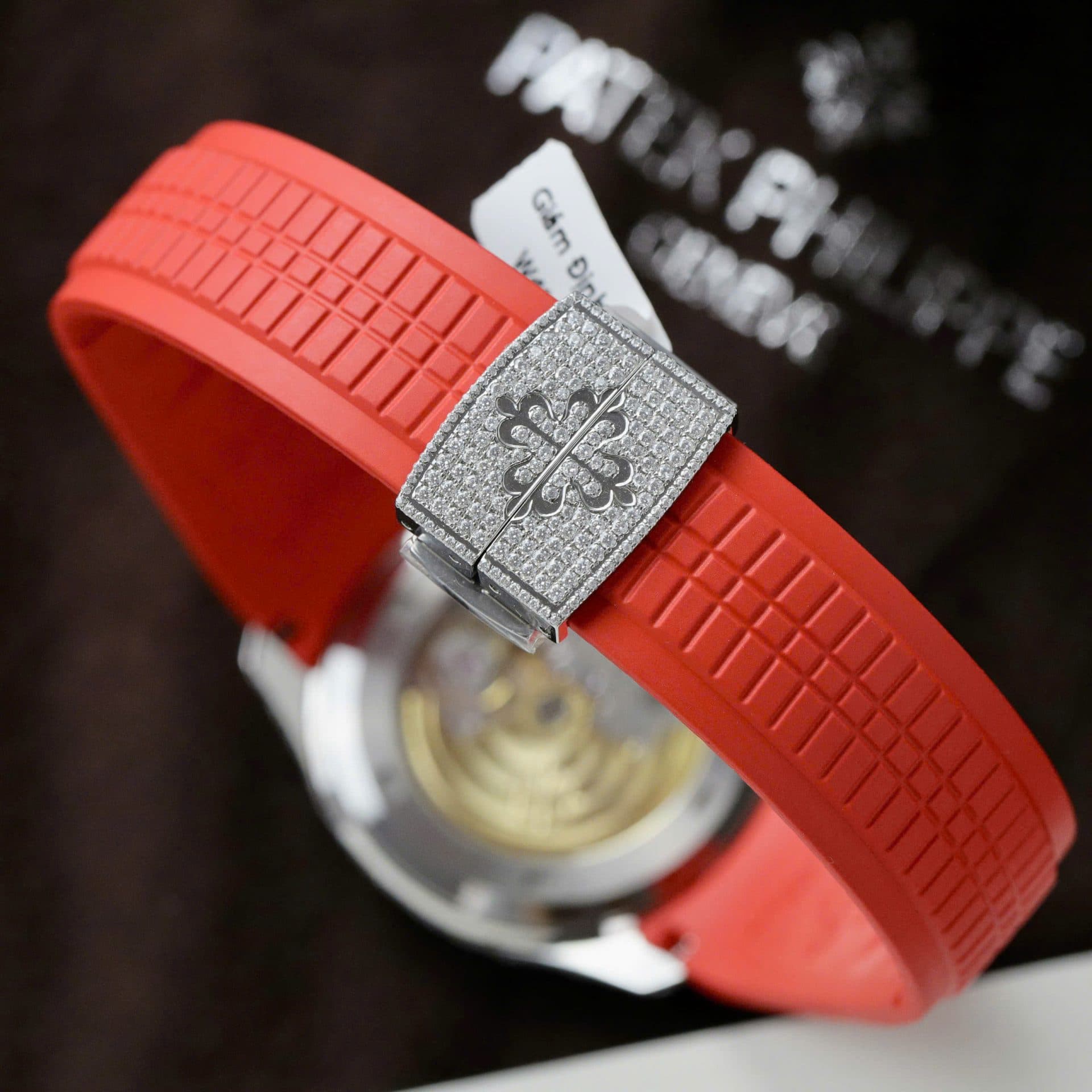 Dong-Ho-Patek-Philippe-Aquanaut-5167-Rep-11-Dinh-Kim-Cuong-Moissanite-Day-Cao-Su-Mau-Do-40mm-12-1