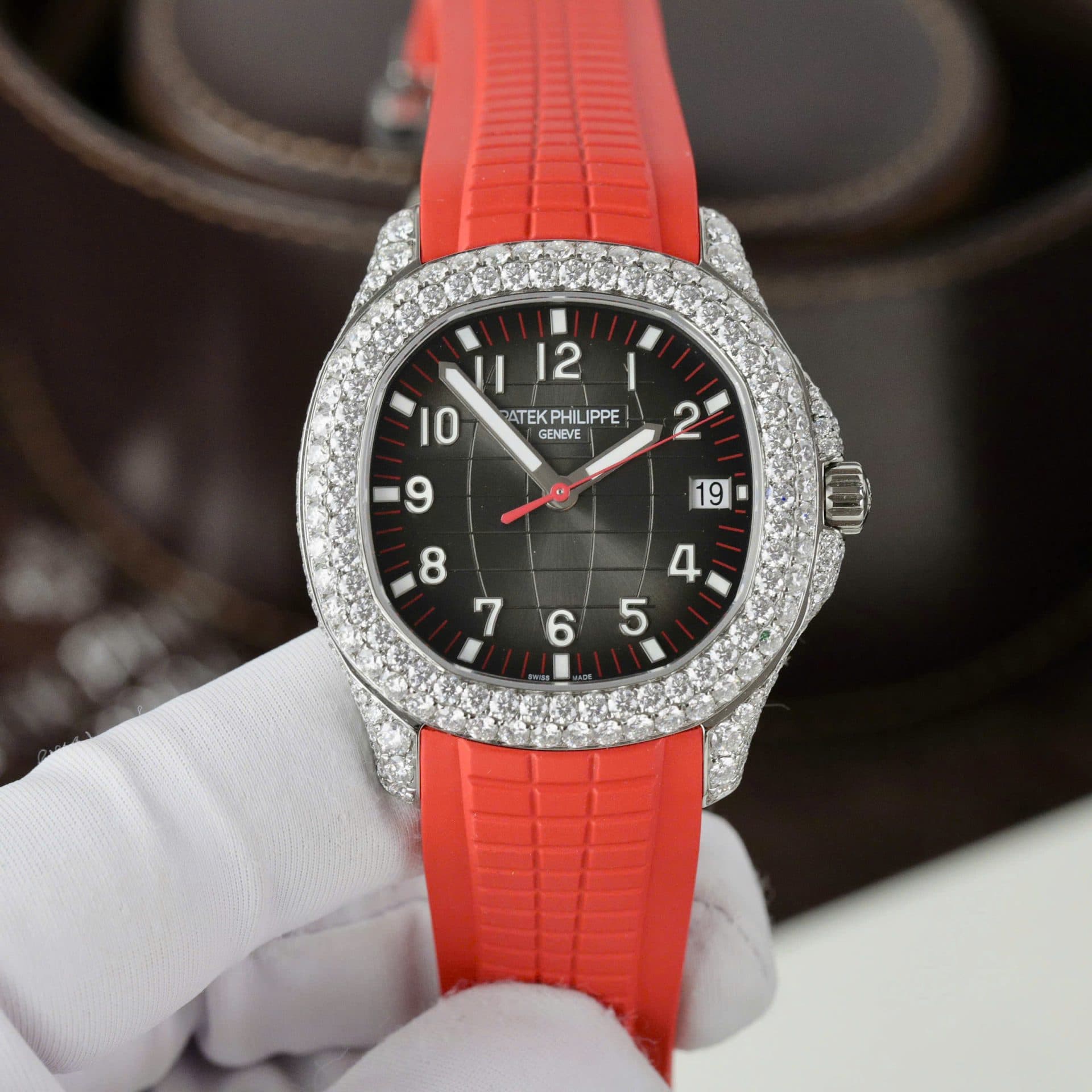 Dong-Ho-Patek-Philippe-Aquanaut-5167-Rep-11-Dinh-Kim-Cuong-Moissanite-Day-Cao-Su-Mau-Do-40mm-3-1