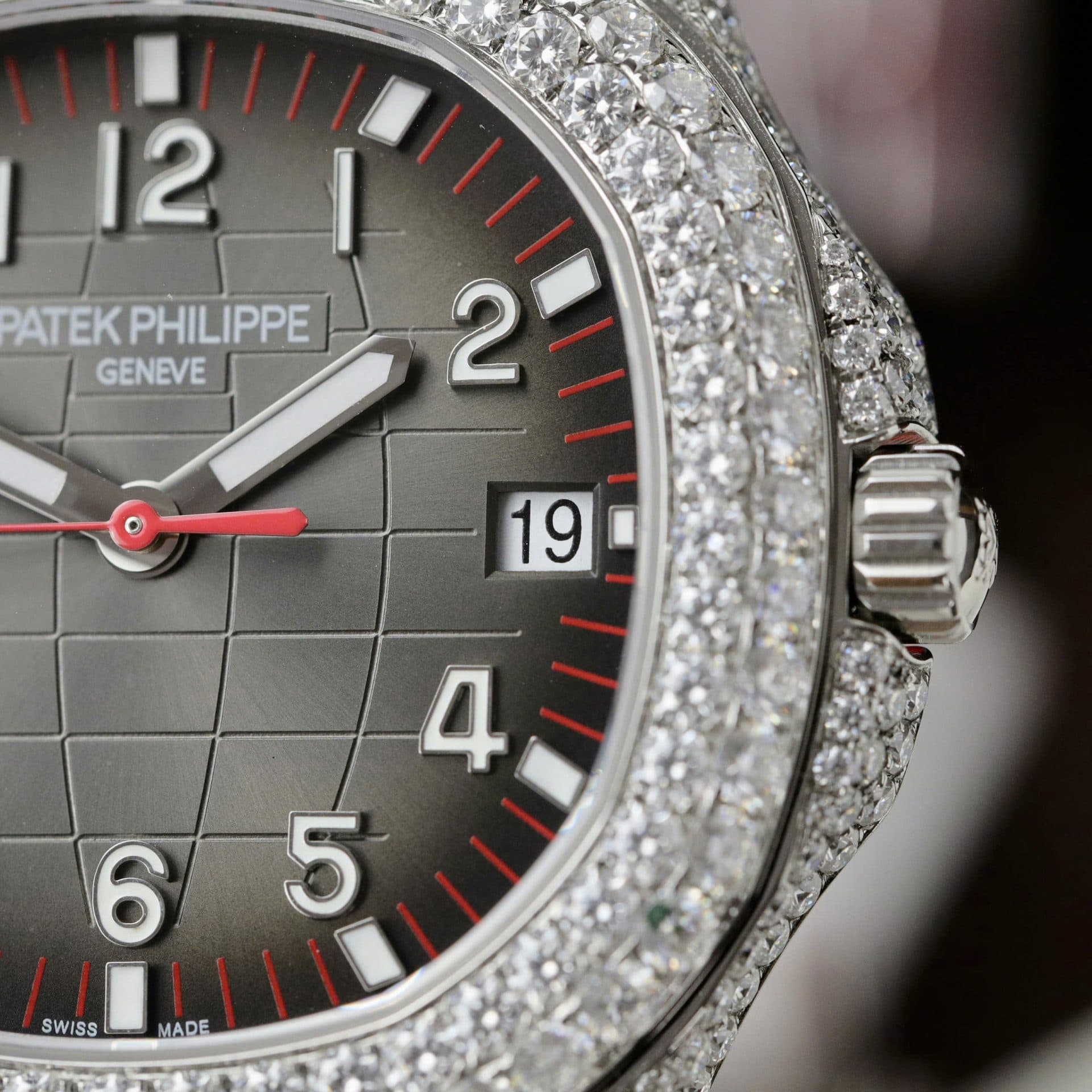 Dong-Ho-Patek-Philippe-Aquanaut-5167-Rep-11-Dinh-Kim-Cuong-Moissanite-Day-Cao-Su-Mau-Do-40mm-6-1