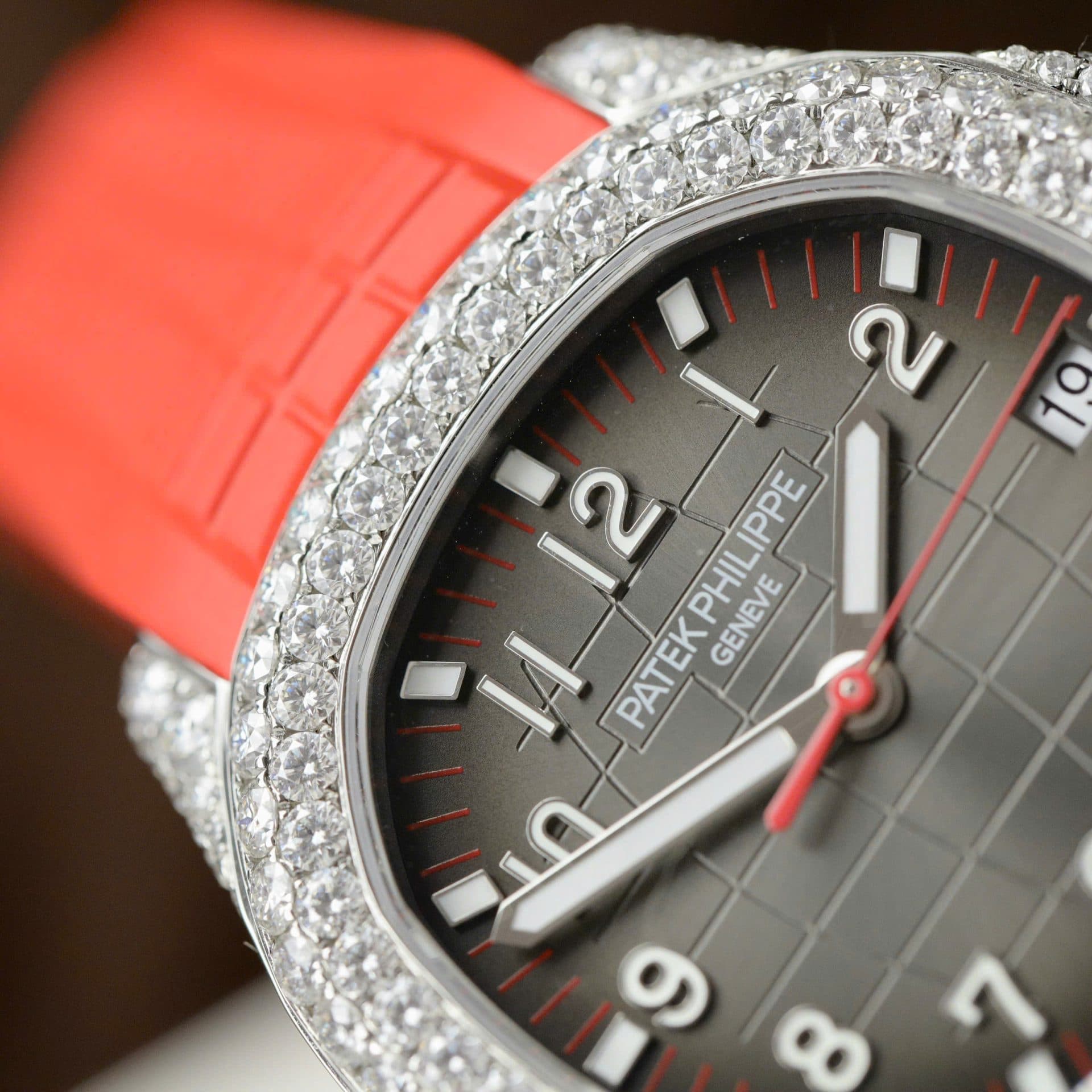 Dong-Ho-Patek-Philippe-Aquanaut-5167-Rep-11-Dinh-Kim-Cuong-Moissanite-Day-Cao-Su-Mau-Do-40mm-8-1