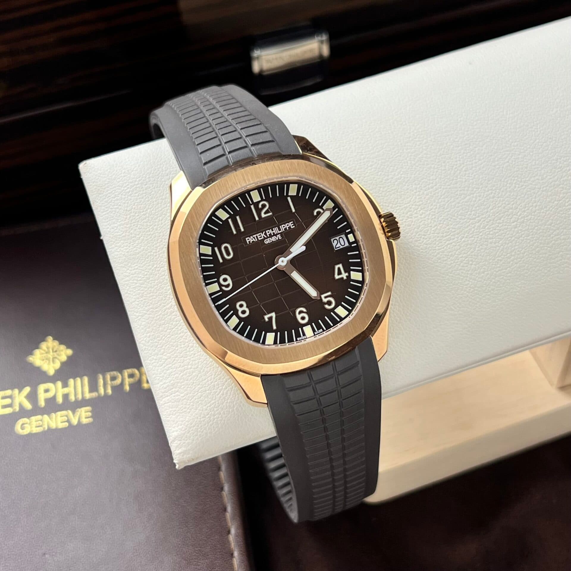 Dong-Ho-Patek-Philippe-Aquanaut-5167R-Replica-11-3K-Factory-40mm-1-scaled-1
