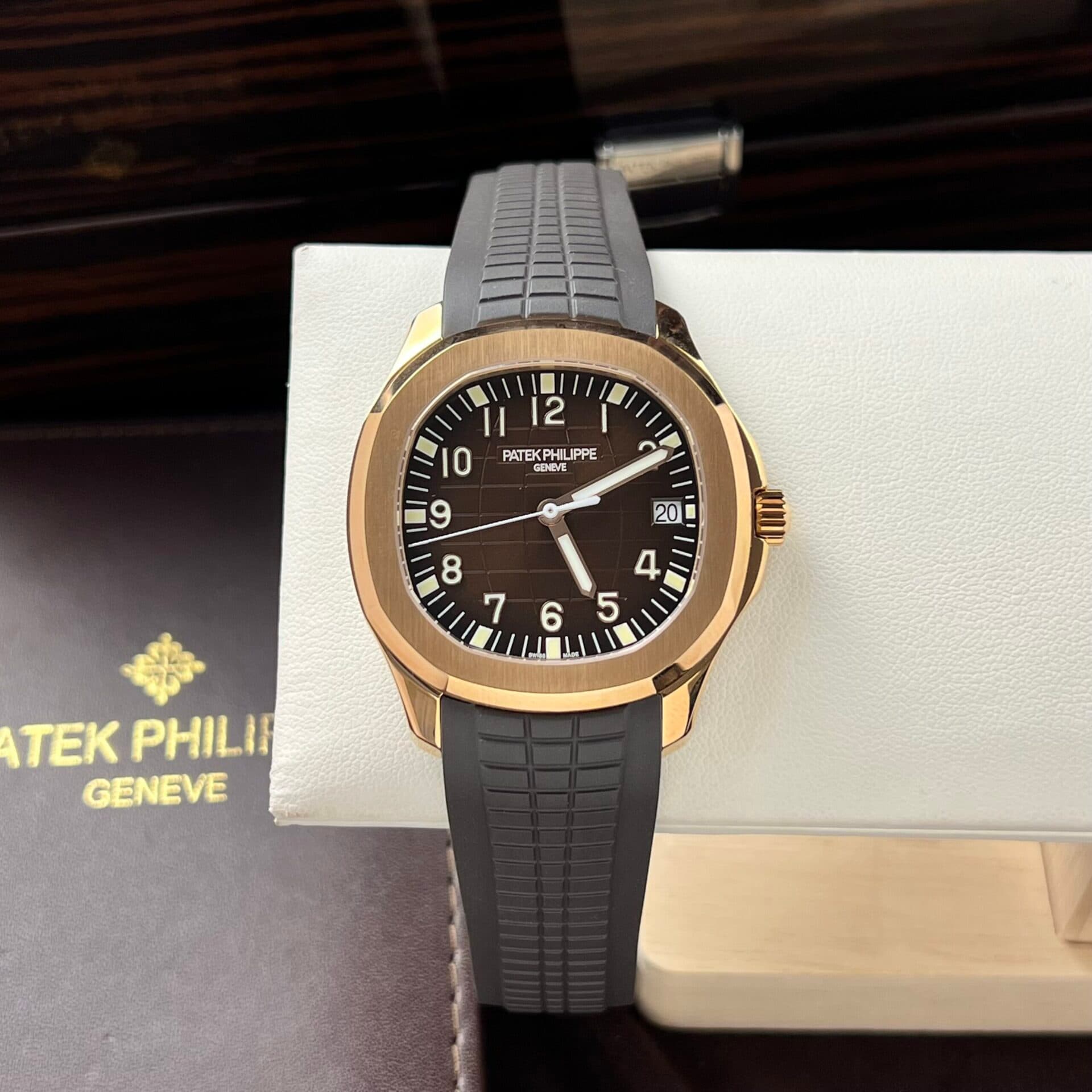 Dong-Ho-Patek-Philippe-Aquanaut-5167R-Replica-11-3K-Factory-40mm-4-scaled-1