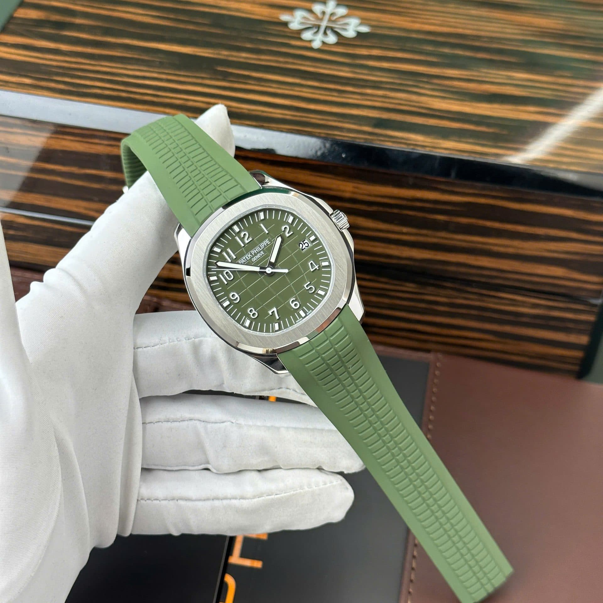 Dong-Ho-Patek-Philippe-Aquanaut-5168G-Che-Tac-Tinh-Chinh-Mat-So-Kim-May-Moc-Chuan-Auth-42-1-1