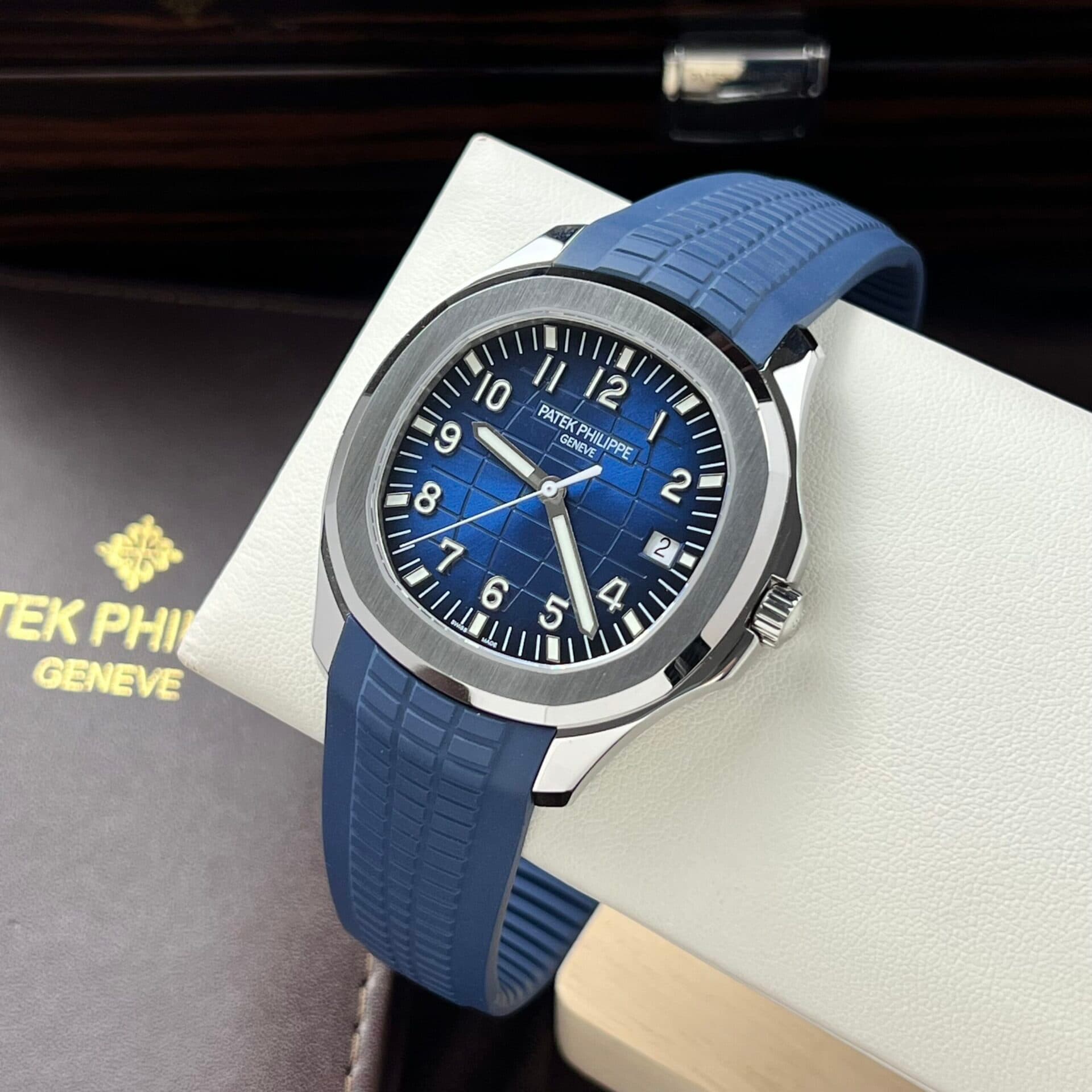 Dong-Ho-Patek-Philippe-Aquanaut-5168G-Replica-11-Xanh-Blue-3K-42-2-scaled-1