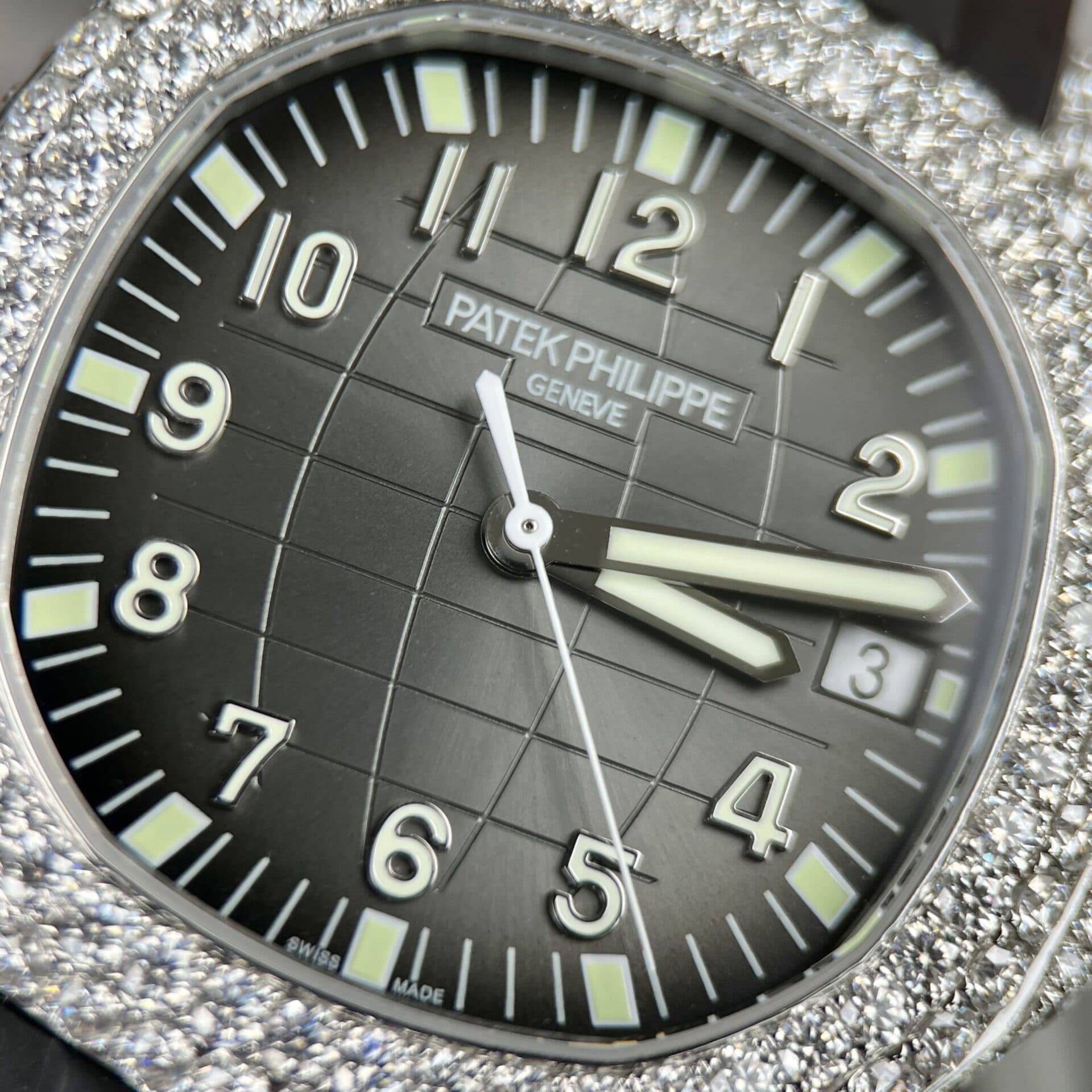 Dong-Ho-Patek-Philippe-Aquanaut-5719-Do-Kim-Cuong-Moissanite-40mm-4-1