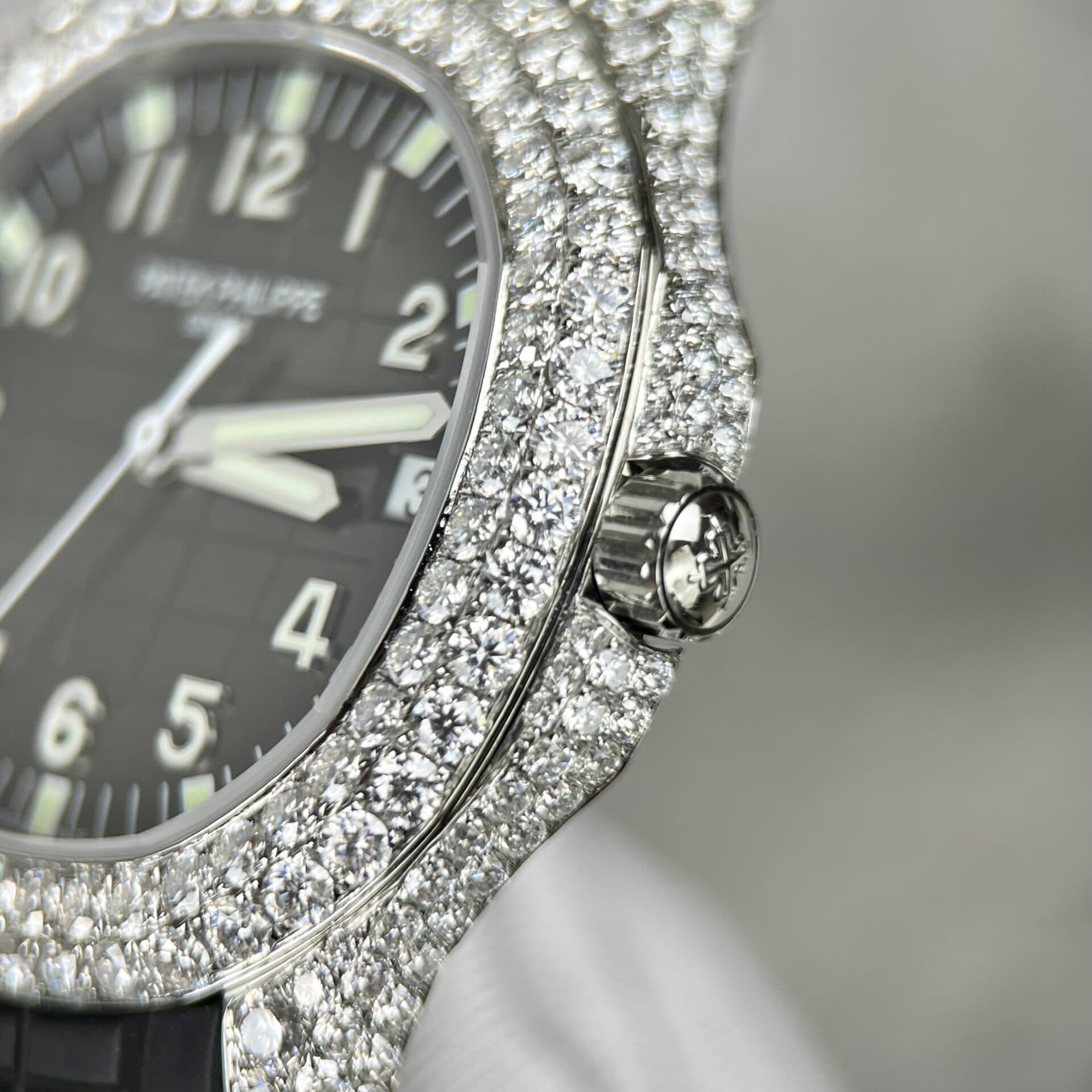Dong-Ho-Patek-Philippe-Aquanaut-5719-Do-Kim-Cuong-Moissanite-40mm-7-1