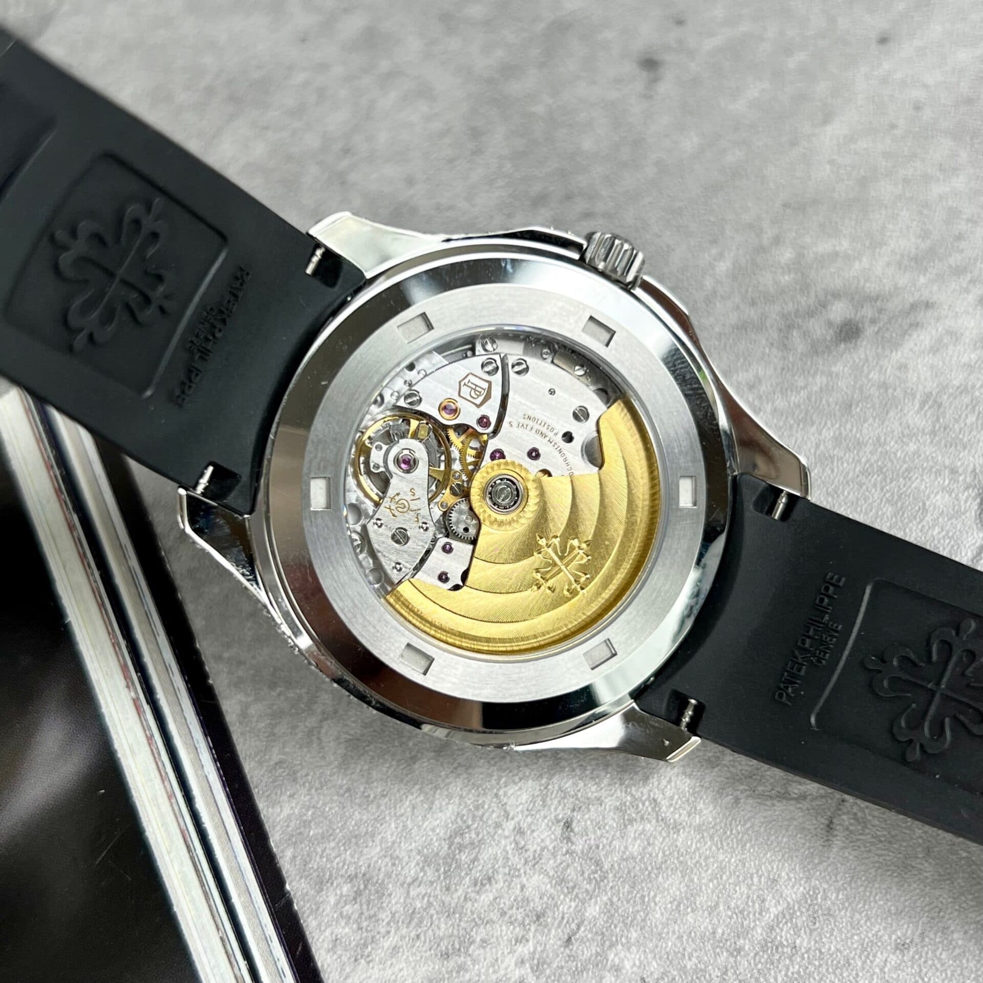 Dong-Ho-Patek-Philippe-Aquanaut-5719-Do-Kim-Cuong-Moissanite-40mm-8-1