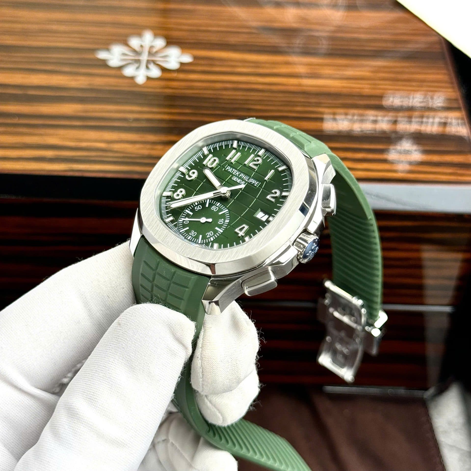 Dong-Ho-Patek-Philippe-Aquanaut-5968G-Replica-11-Cao-Cap-Mau-Xanh-Kaki-42-4-1