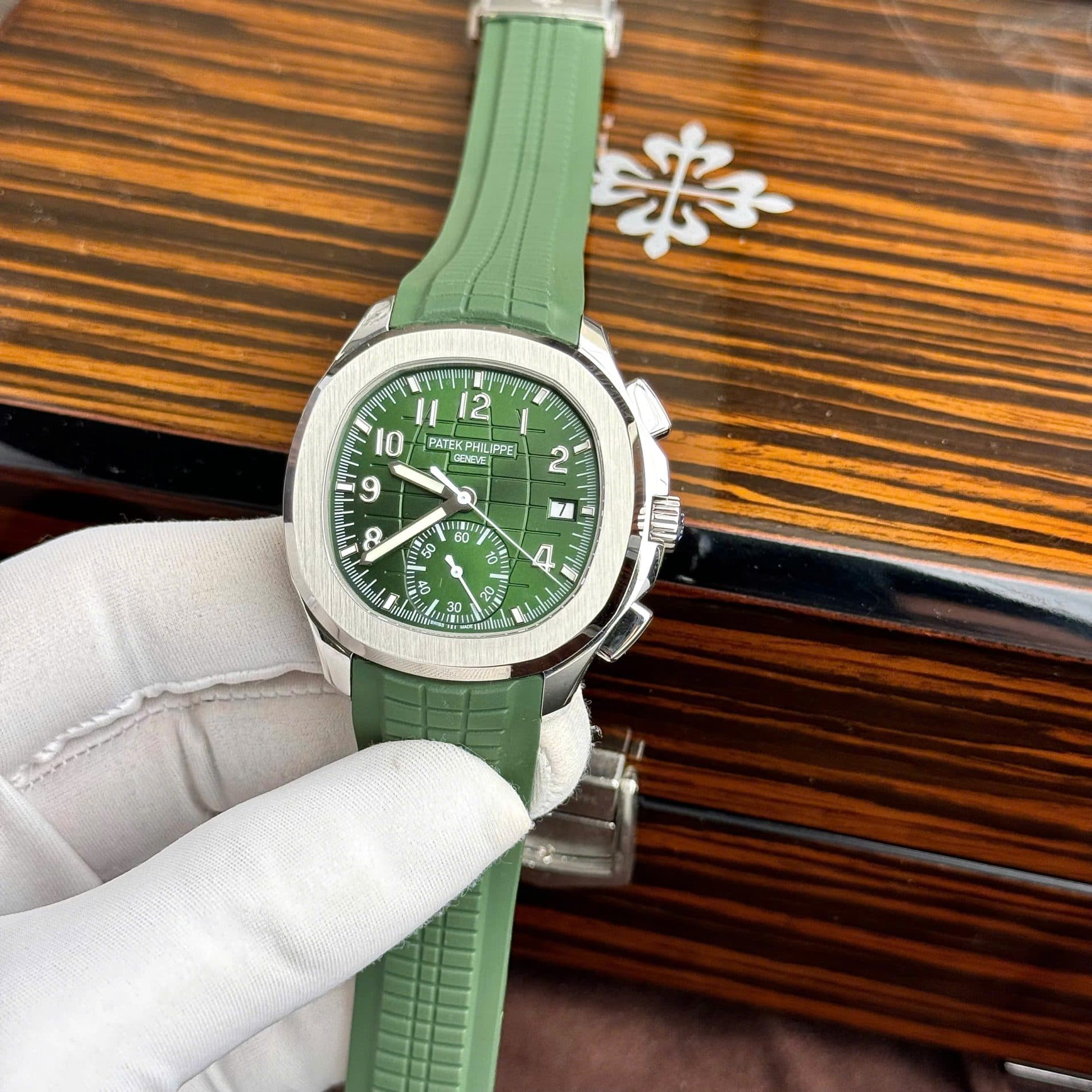 Dong-Ho-Patek-Philippe-Aquanaut-5968G-Replica-11-Cao-Cap-Mau-Xanh-Kaki-42-7-1